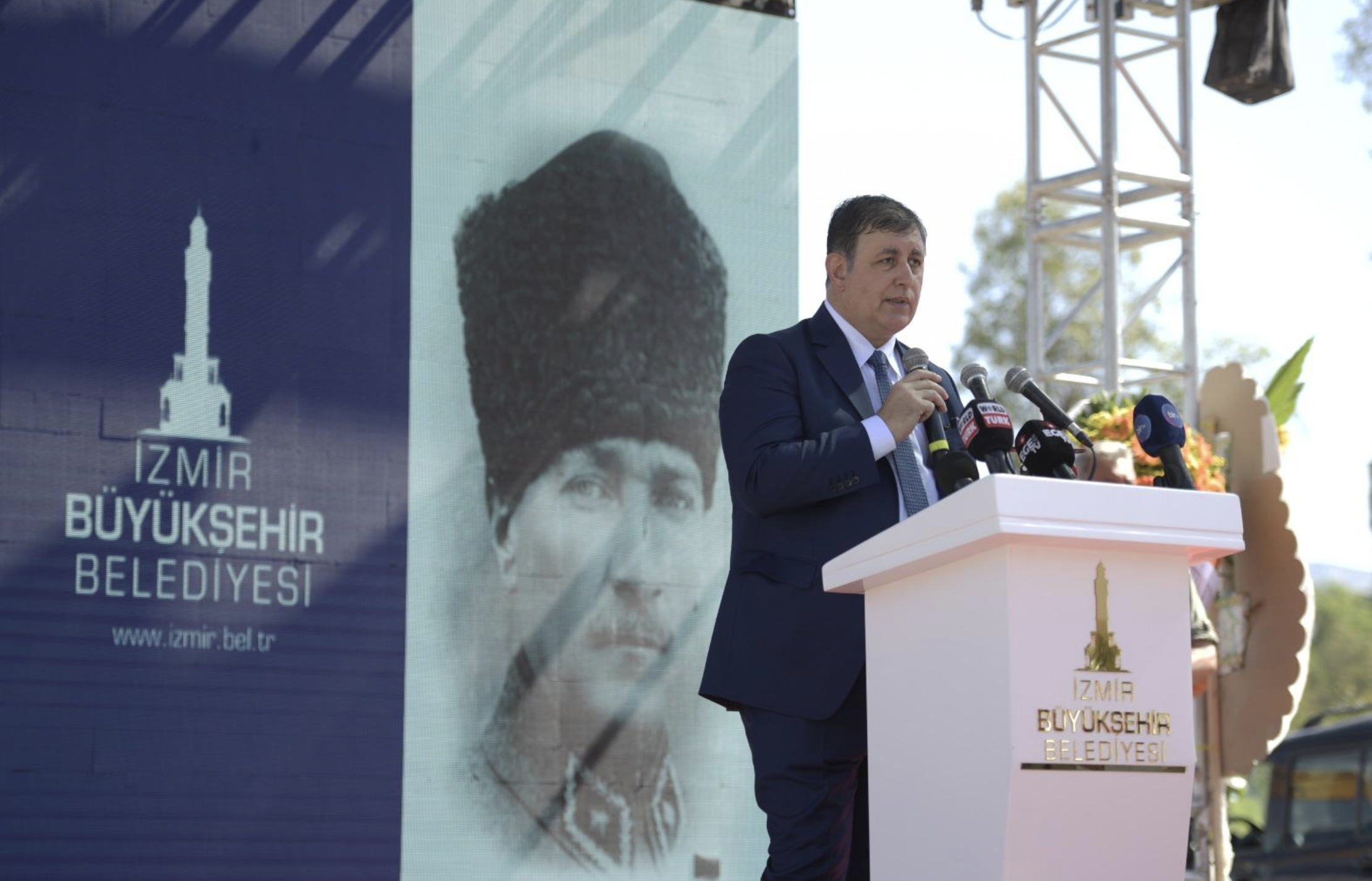 Başkan Tugay İAOSB'de kurulacak itfaiye merkezinin temelini attı