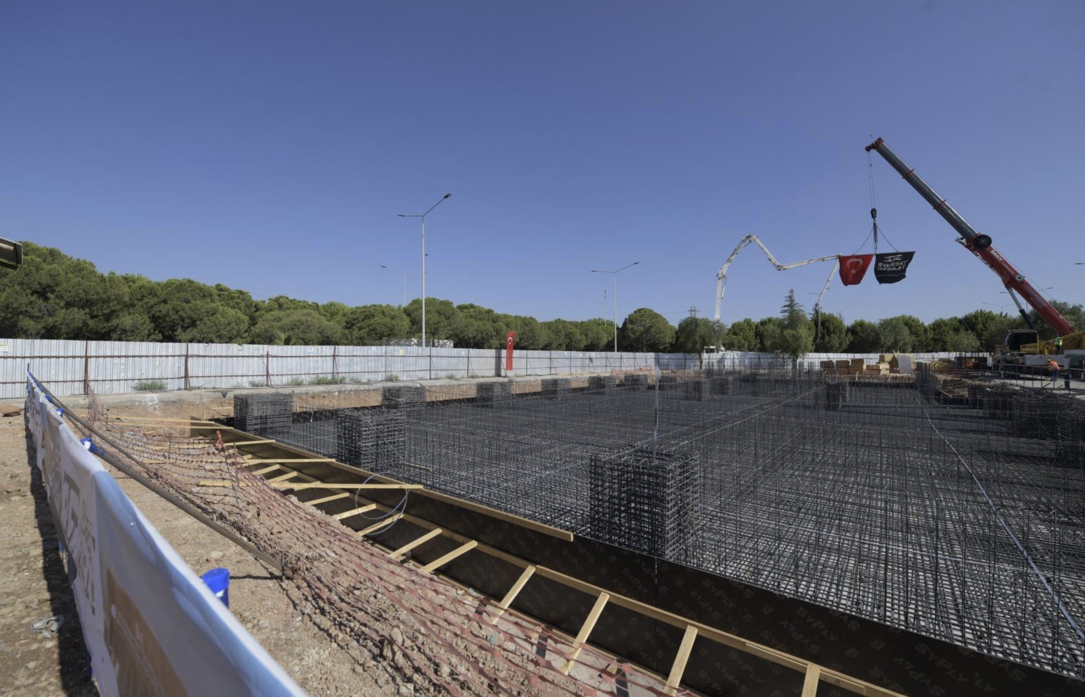 Başkan Tugay İAOSB'de kurulacak itfaiye merkezinin temelini attı