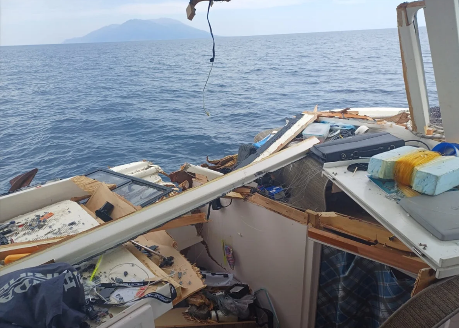 Yunan Sahil Güvenlik botu, Türk balıkçı teknesine çarptı