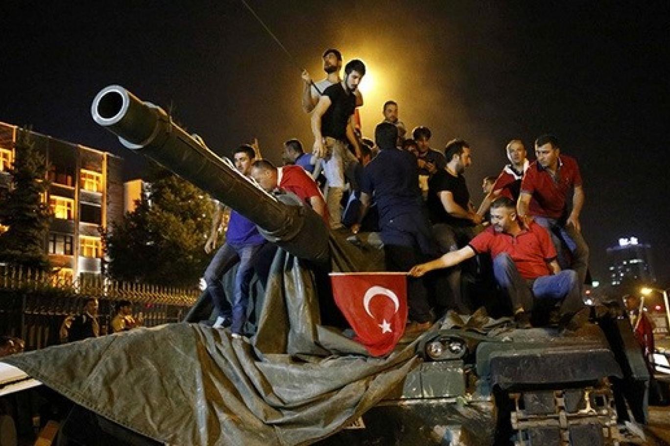 15 Temmuz'da en uzun ve karanlık gecede neler yaşandı?