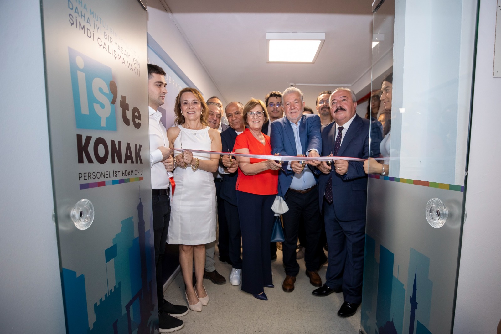 Konak’tan istihdam köprüsü: ‘İş’te Konak’ kapılarını açtı