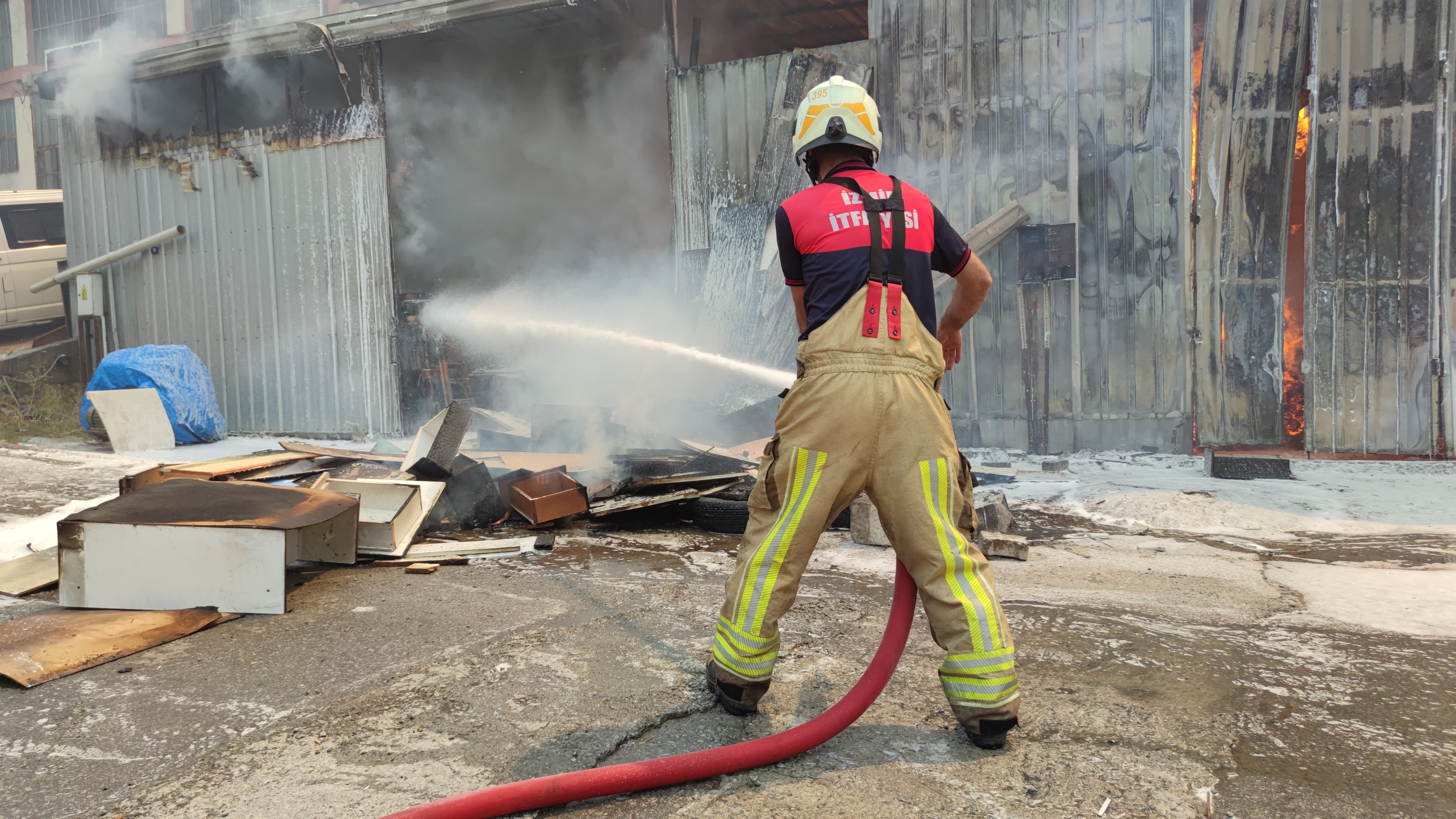 Başkan Tugay'dan yangın raporu: "Evleri zarar görenlere destek olacağız"