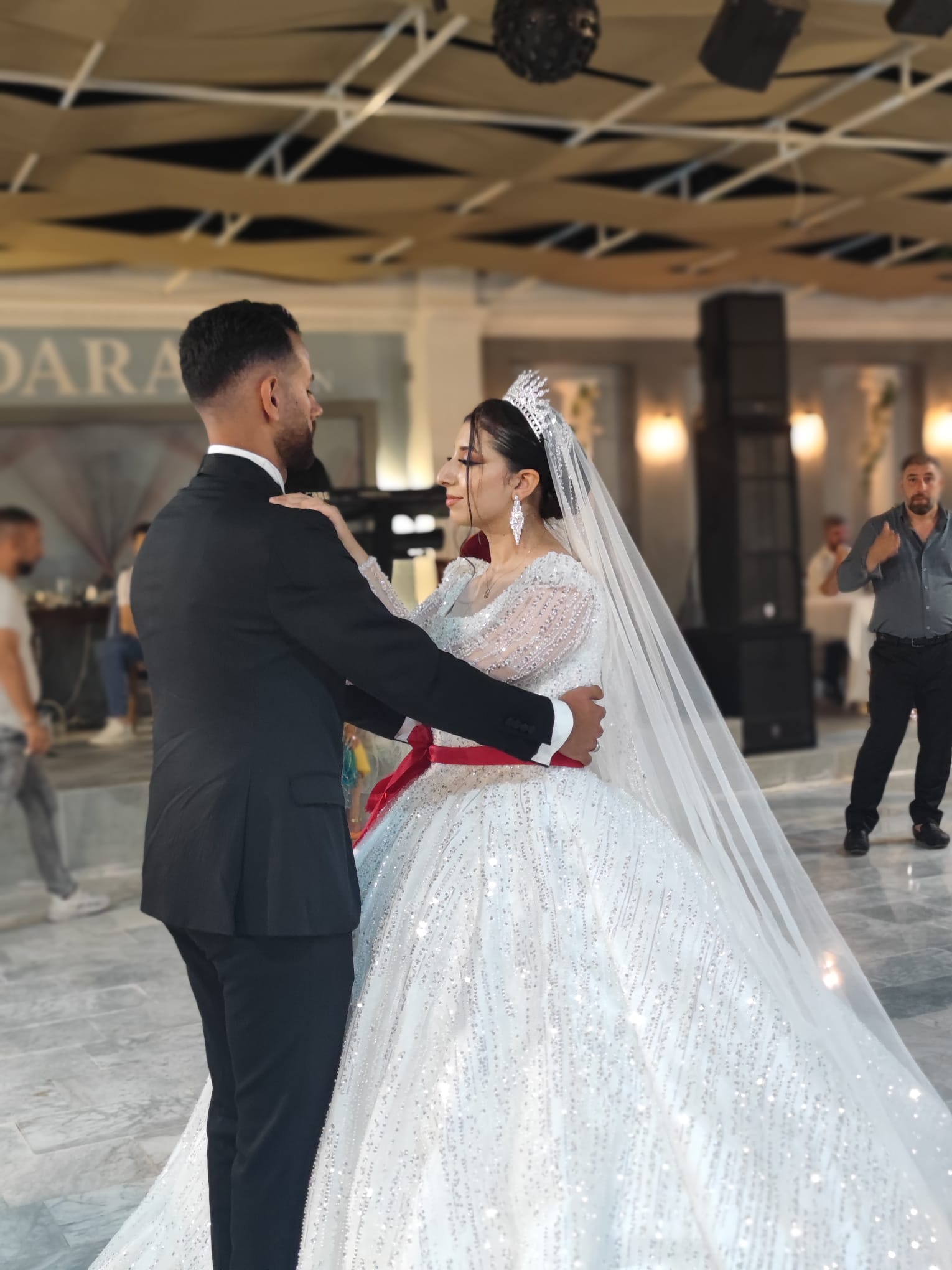 Ecevit ve Solmaz ailelerinin mutlu günü: Dilber ve Murat dünyaevine girdi