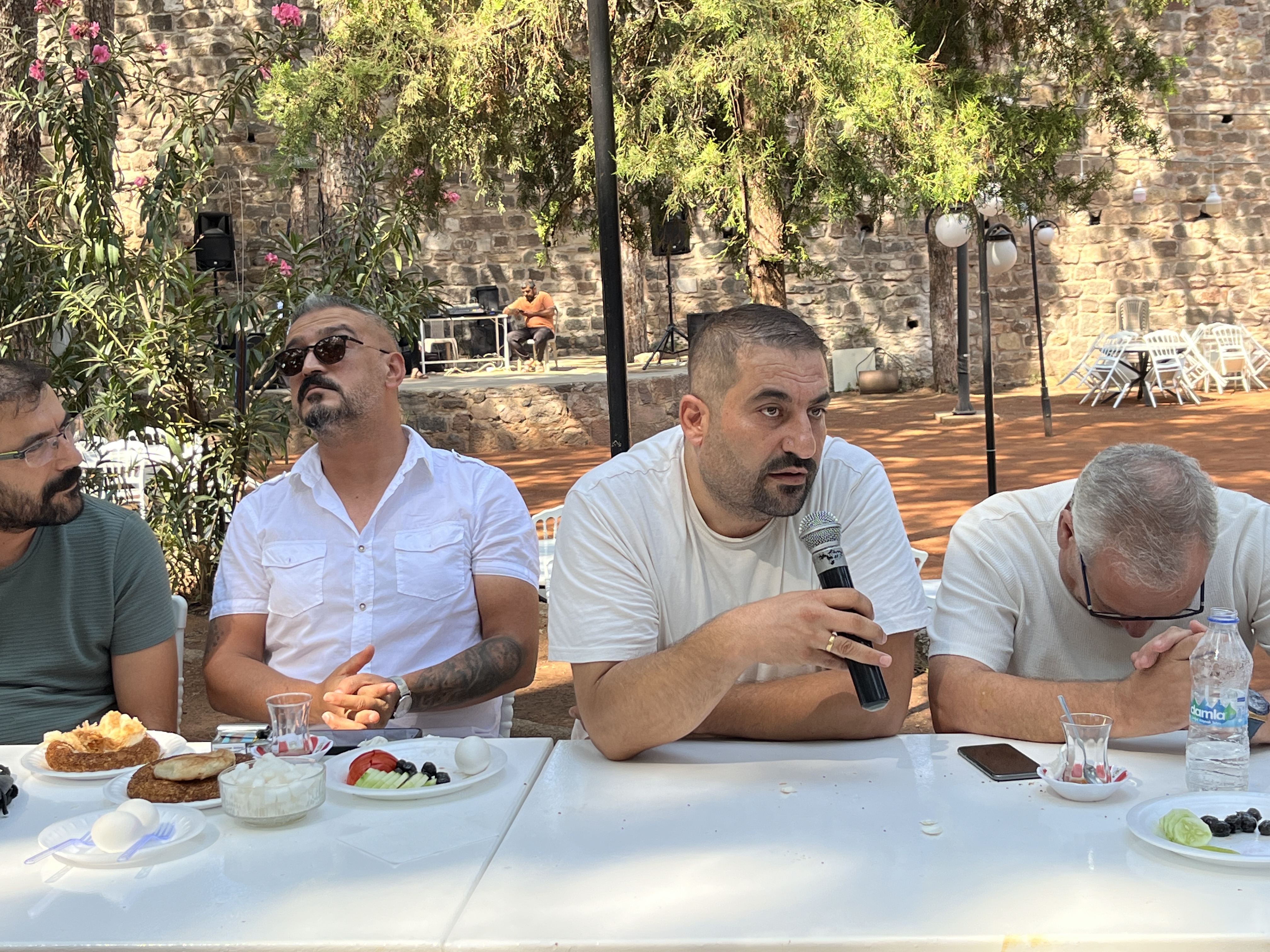 Kadifekale Yaşatma ve Kalkındırma Derneği Genel Kurul toplantısı gerçekleşti: Salih Erkek güven tazeledi