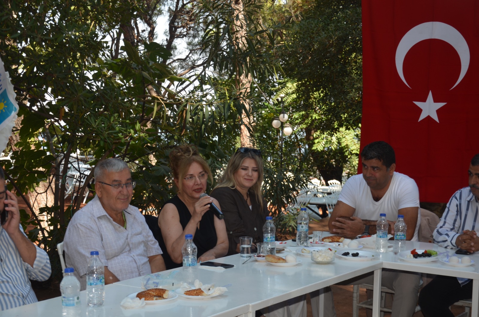 Kadifekale Yaşatma ve Kalkındırma Derneği Genel Kurul toplantısı gerçekleşti: Salih Erkek güven tazeledi