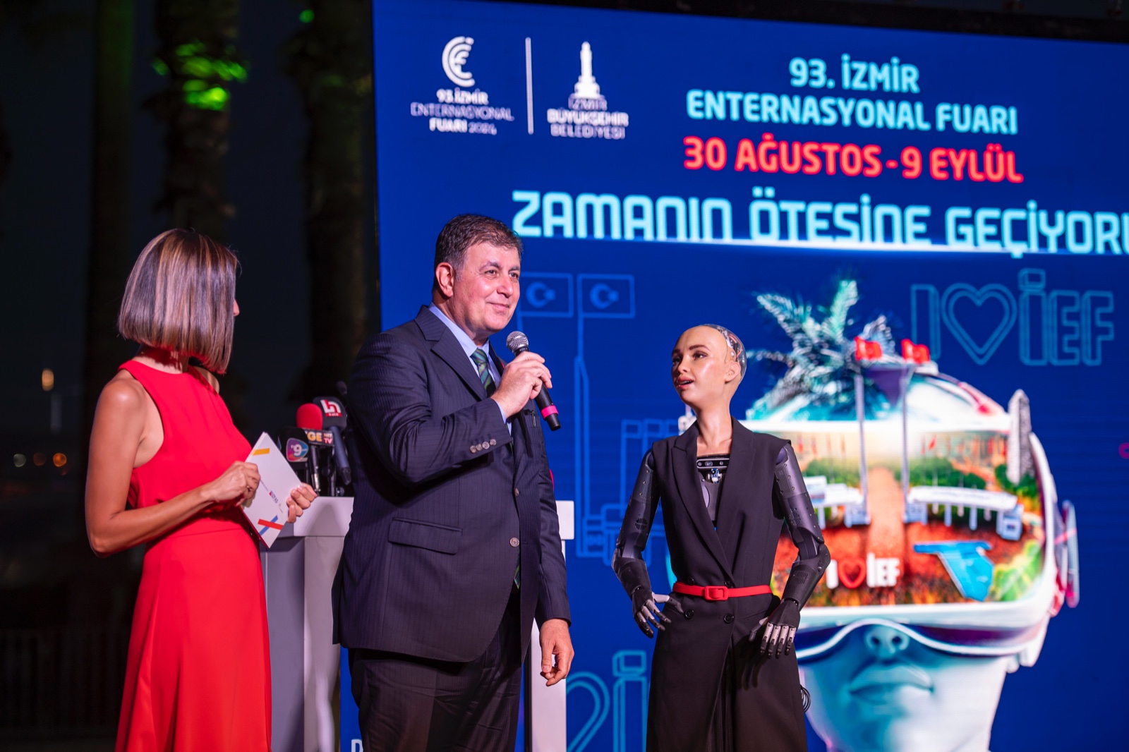 93. İzmir Enternasyonal Fuarı’nda “Robot Sophia”lı açılış