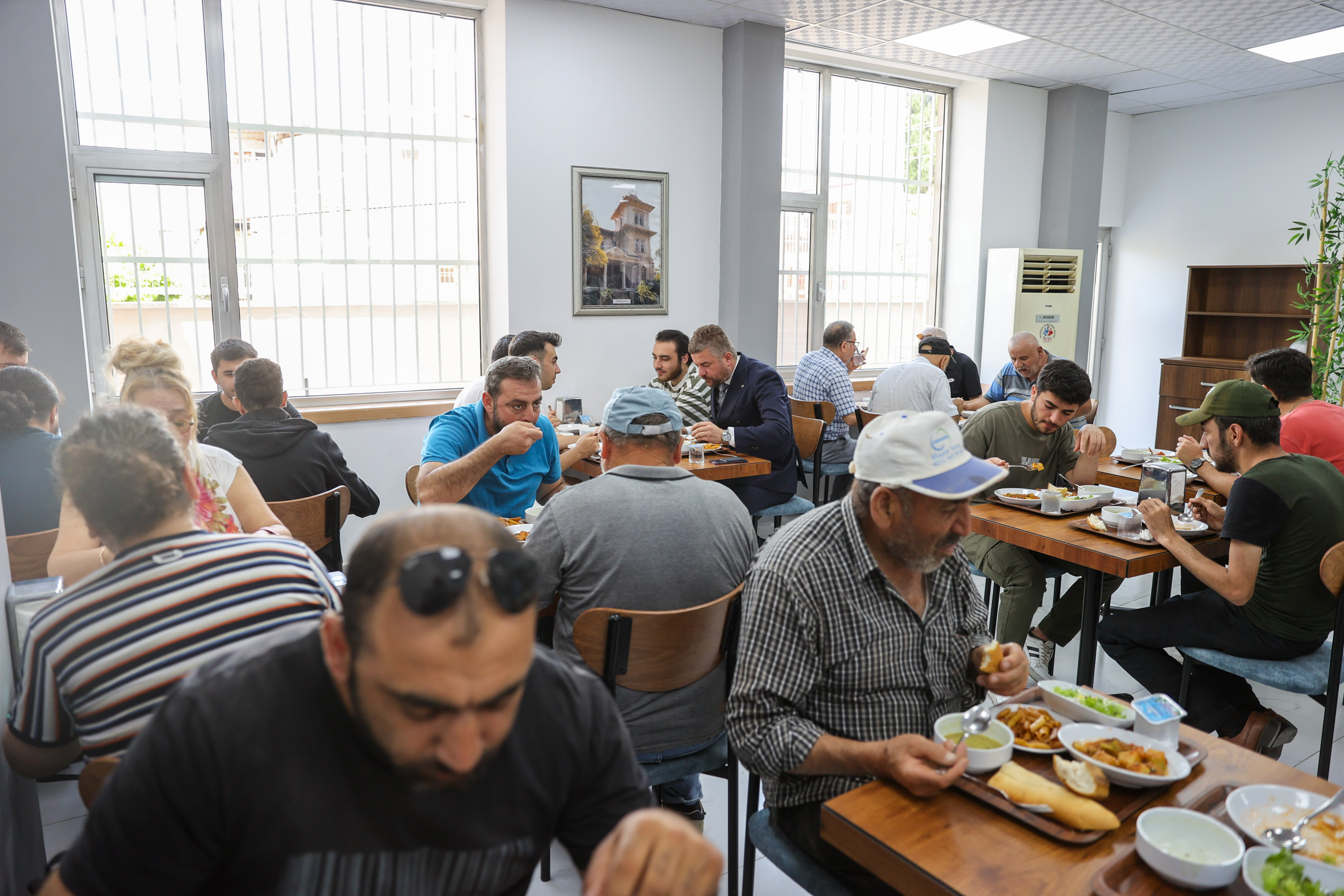 Buca’da “Askıda Yemek” uygulaması başladı