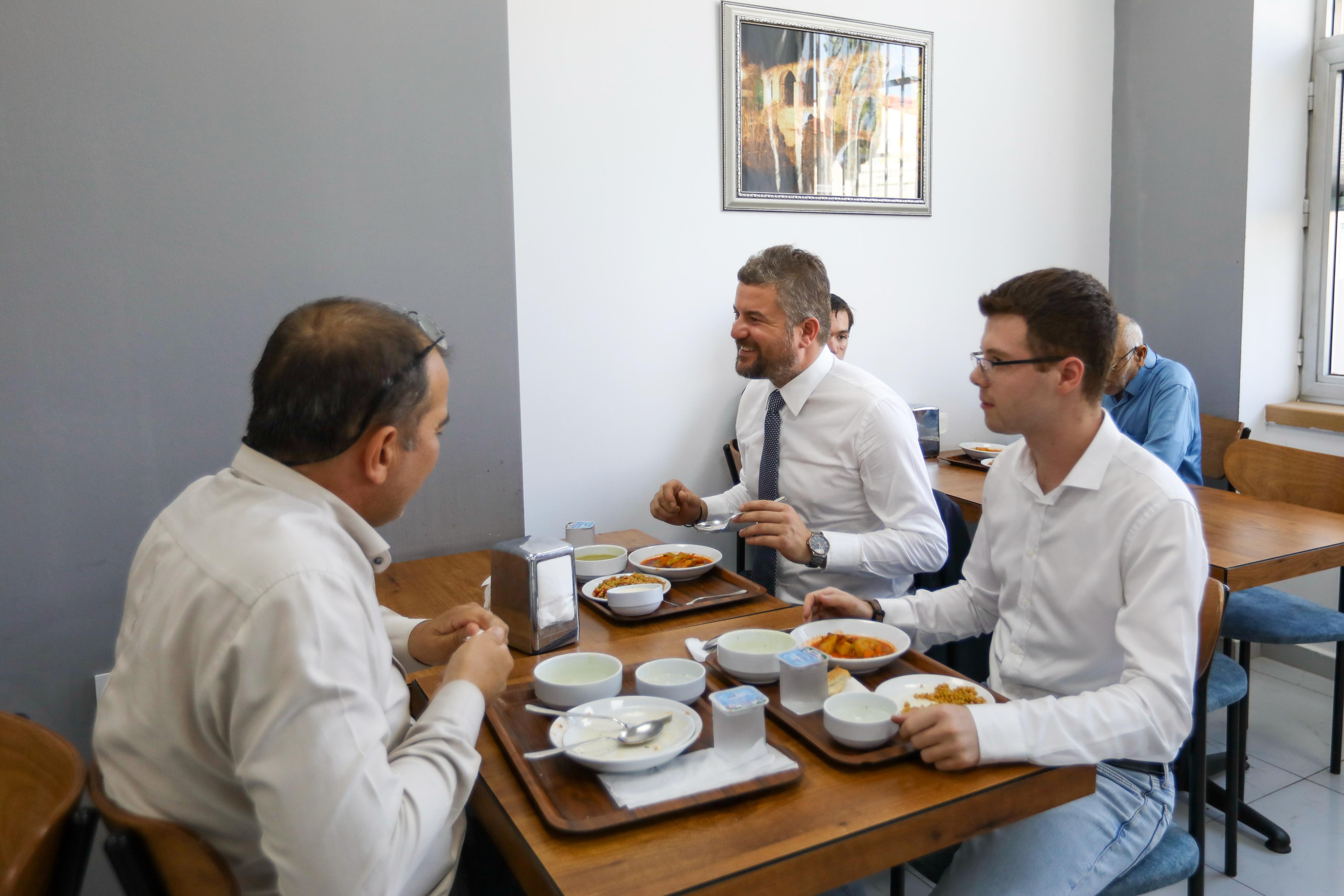 Buca’da “Askıda Yemek” uygulaması başladı