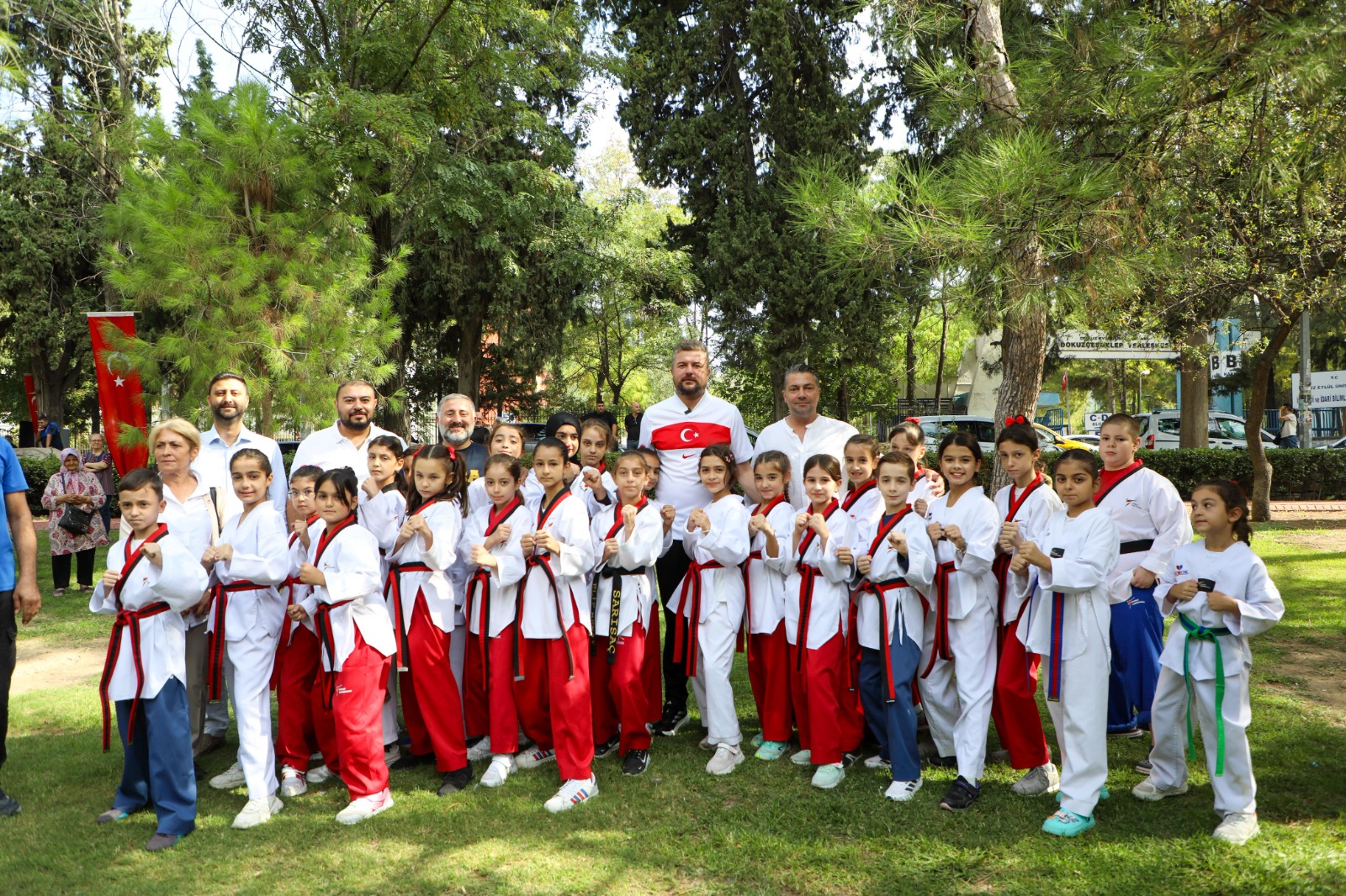 BUCA'DA YOLLAR BİSİKLETLİLERİN OLDU