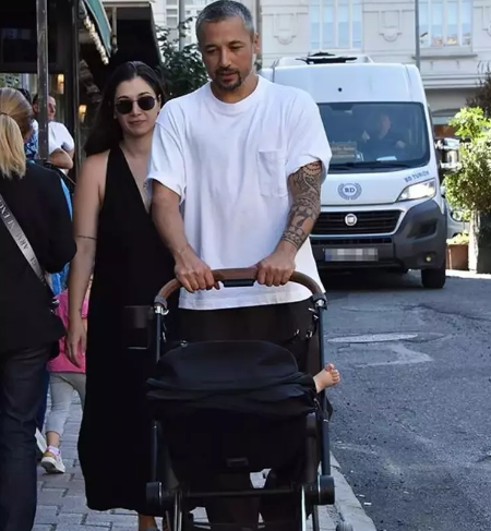 21 yıl sonra yeniden baba olan İlhan Mansız ve eşi, oğullarını göstermedi!