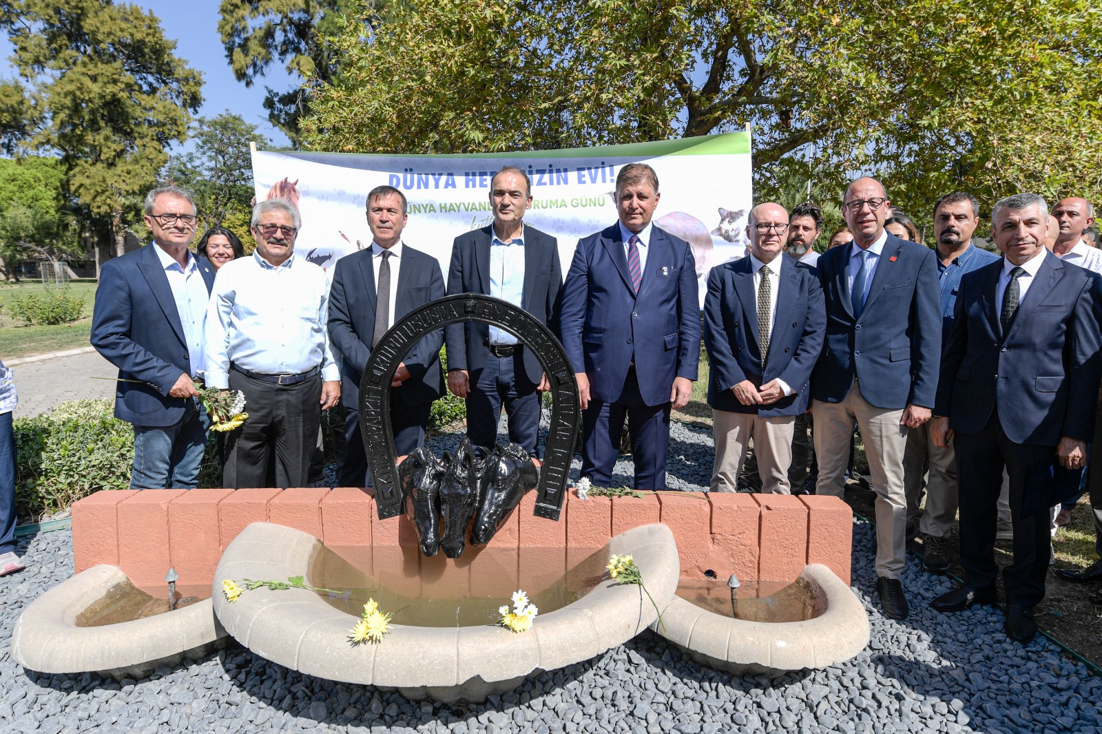 Dünya Hayvanları Koruma Günü’nde Başkan Tugay’dan çağrı: “Asla mücadeleden vazgeçmeyelim”