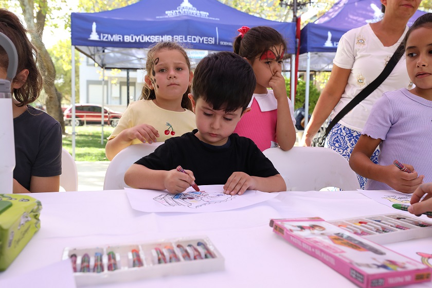Menderes’i Şenlik Coşkusu Sardı