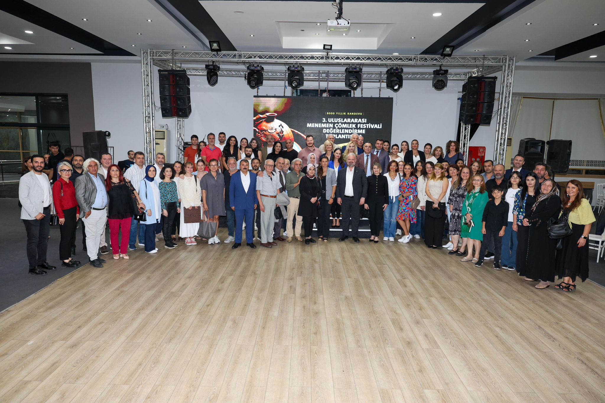 MENEMEN'DE "ÇÖMLEĞİN İZİNDE" ÖDÜLLERİ VERİLDİ