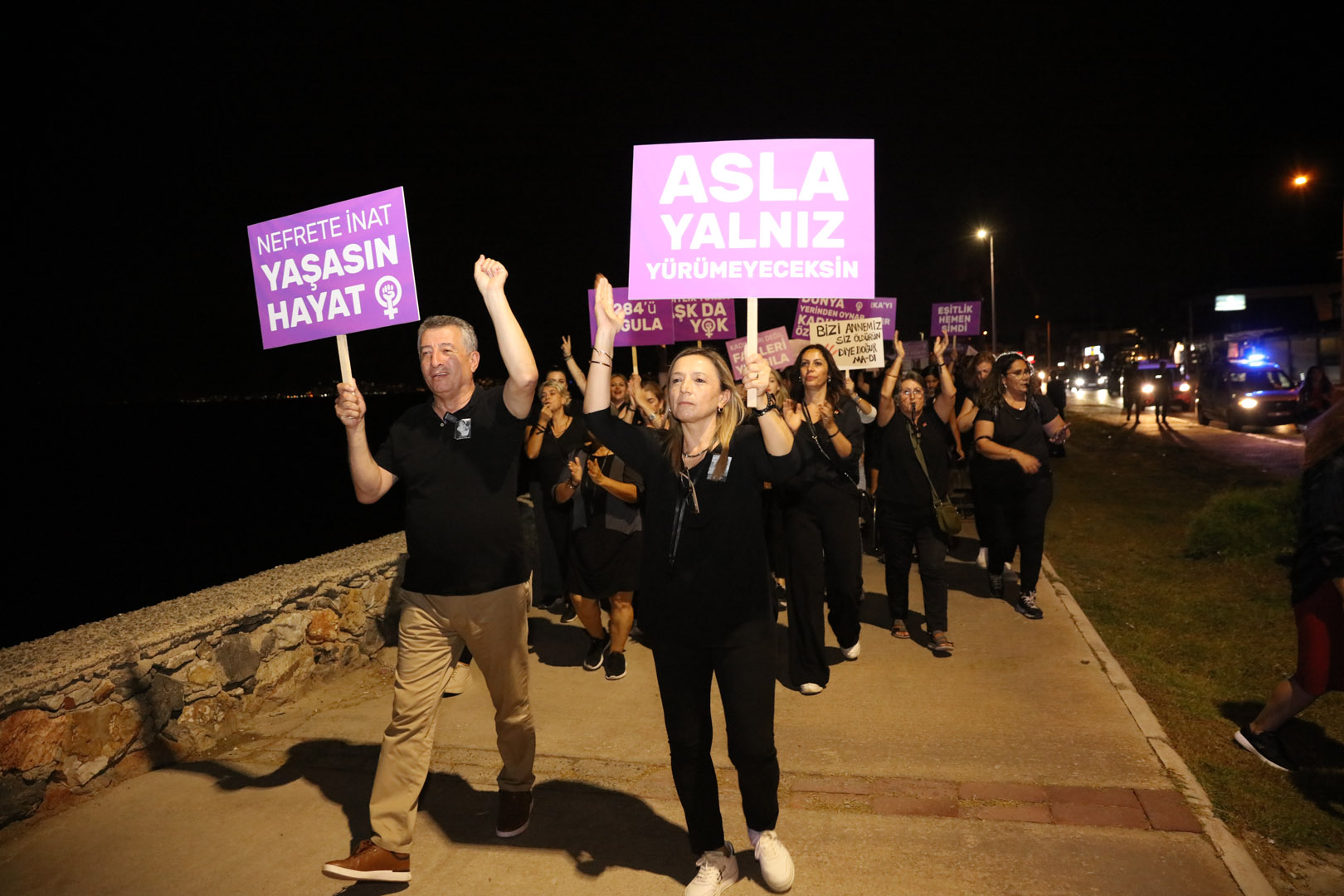 Güzelbahçe Şiddete Karşı Yürüdü