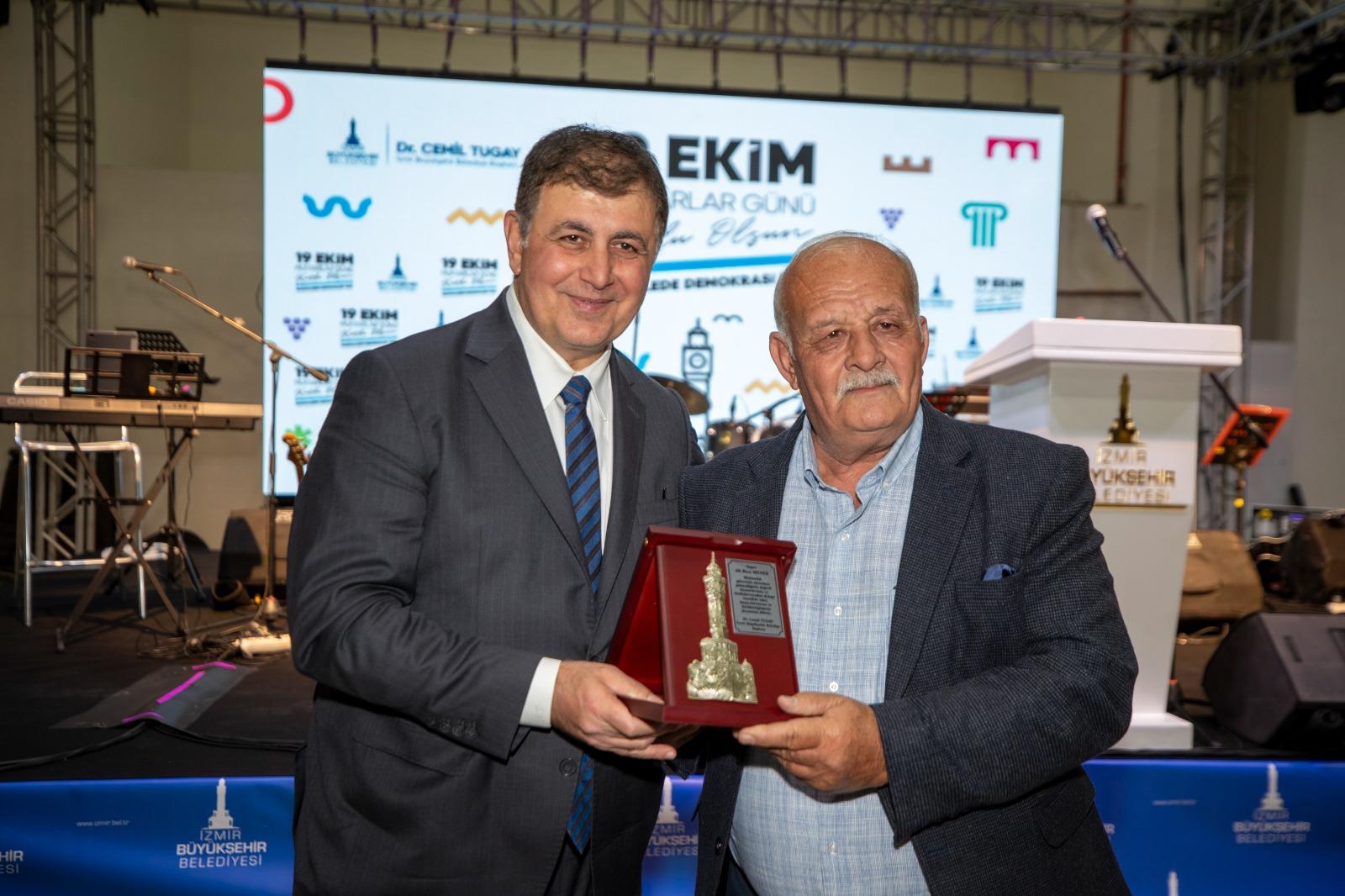 Başkan Tugay muhtarlarla buluştu