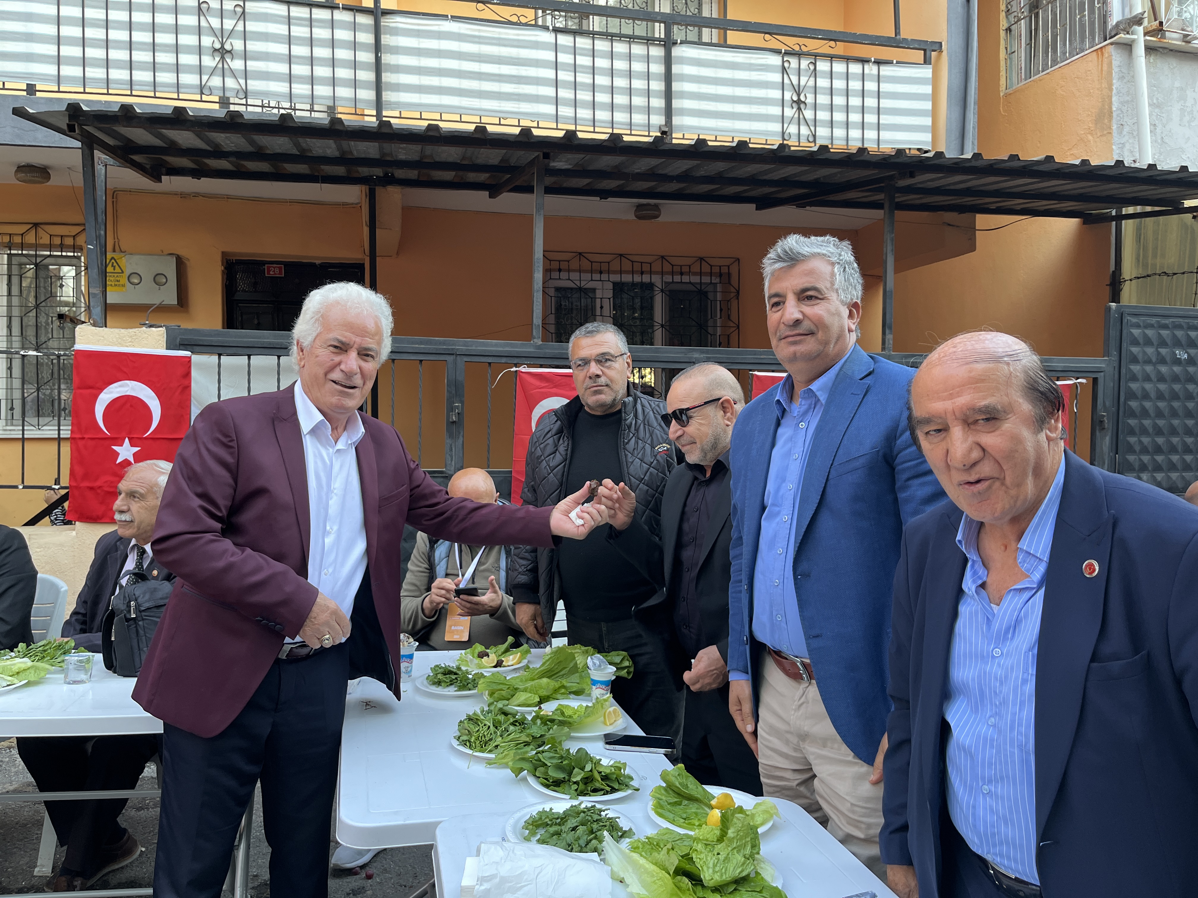 Bayraklı'ya gönül verenlerin bir araya geldiği İZBAYDER görkemli törenle açıldı