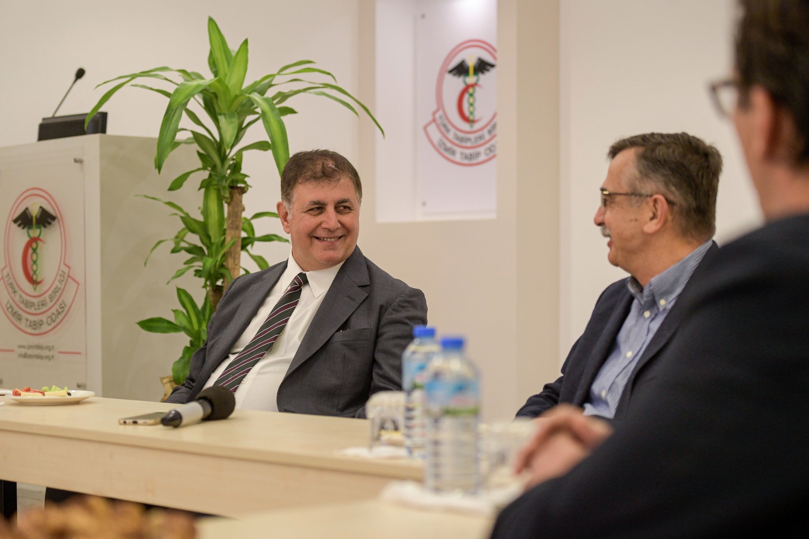 Başkan Tugay İzmir Tabip Odası’nı ziyaret etti: İzmir’de sağlıkta iş birliği dönemi başlıyor