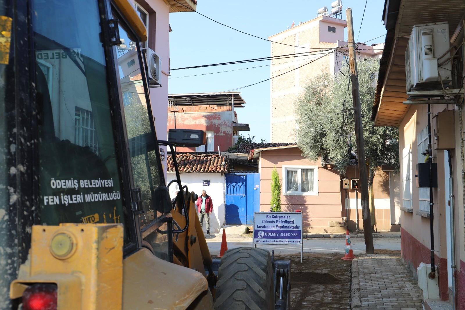 Fen işleri ekipleri Türkmen Mahallesi’nde hız kesmeden çalışıyor