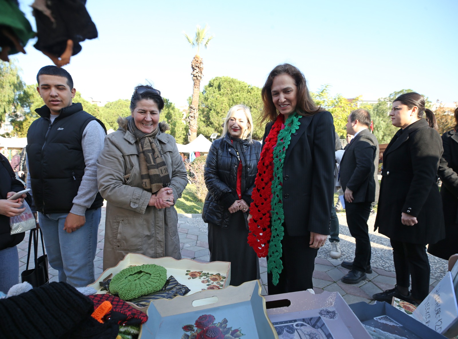 Karşıyaka’nın ‘Yeni Yıl Pazarı’na büyük ilgi