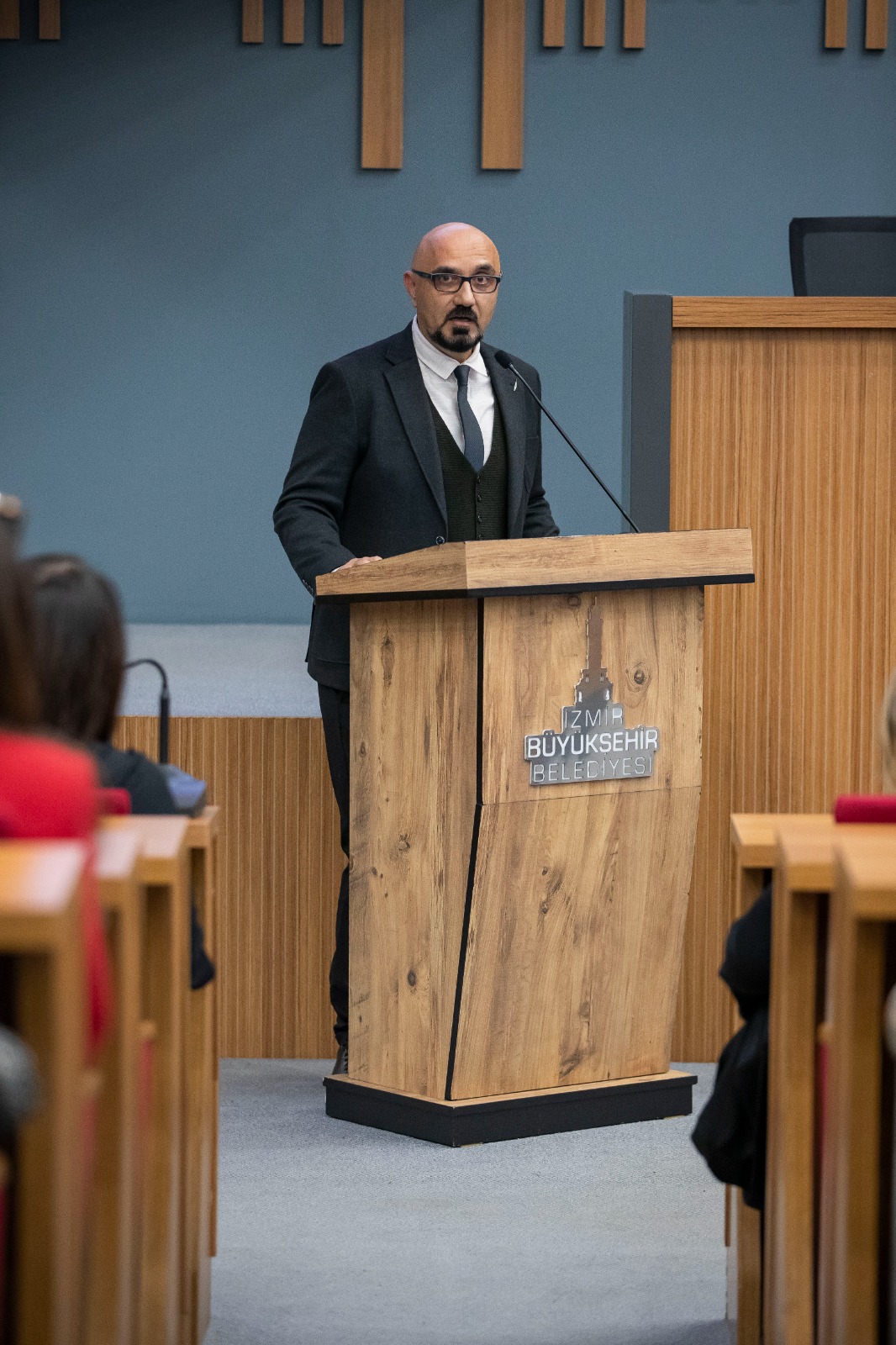 İzmir, yaşanabilir, dayanıklı ve refah seviyesi yüksek bir kent olacak