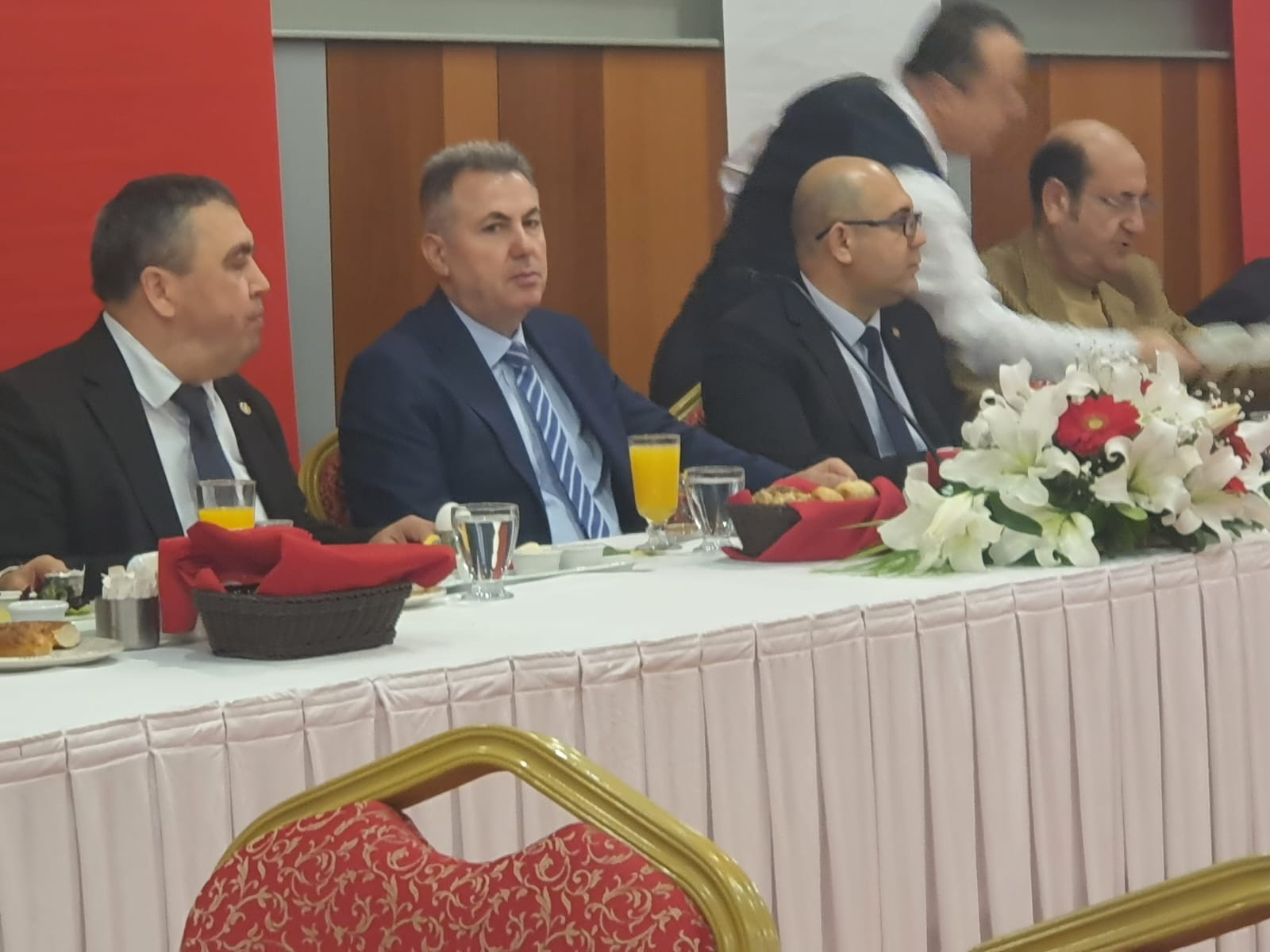 İzmir Valisi Süleyman Elban gazetecilerle buluştu