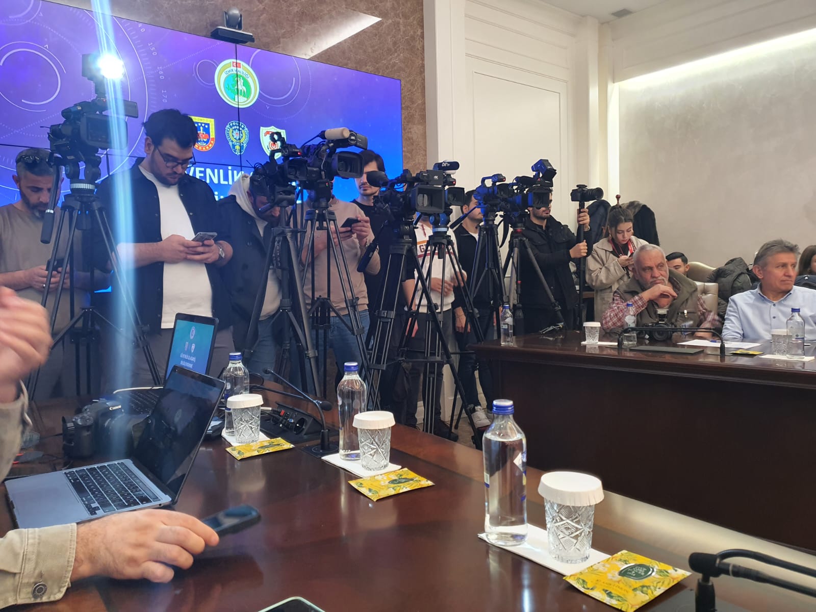 İzmir Valisi Süleyman Elban'dan Güvenlik ve Asayiş Toplantısı