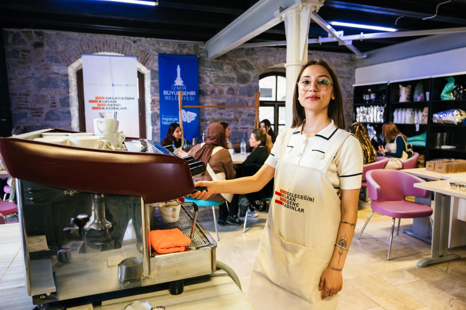 Başkan Tugay, Meslek Fabrikası’nda Güler Sabancı’yı ağırladı