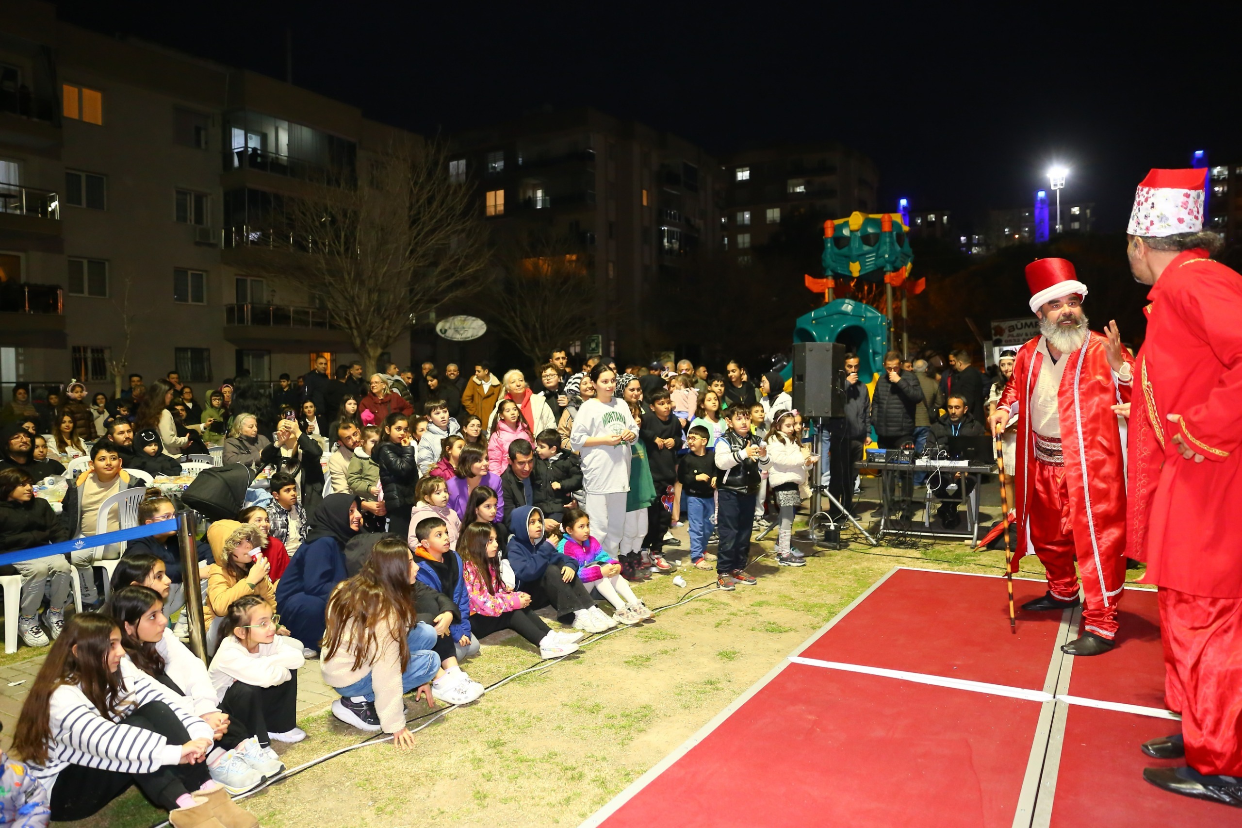 Karabağlar’da Ramazan Sofraları Dayanışmayı Büyütüyor