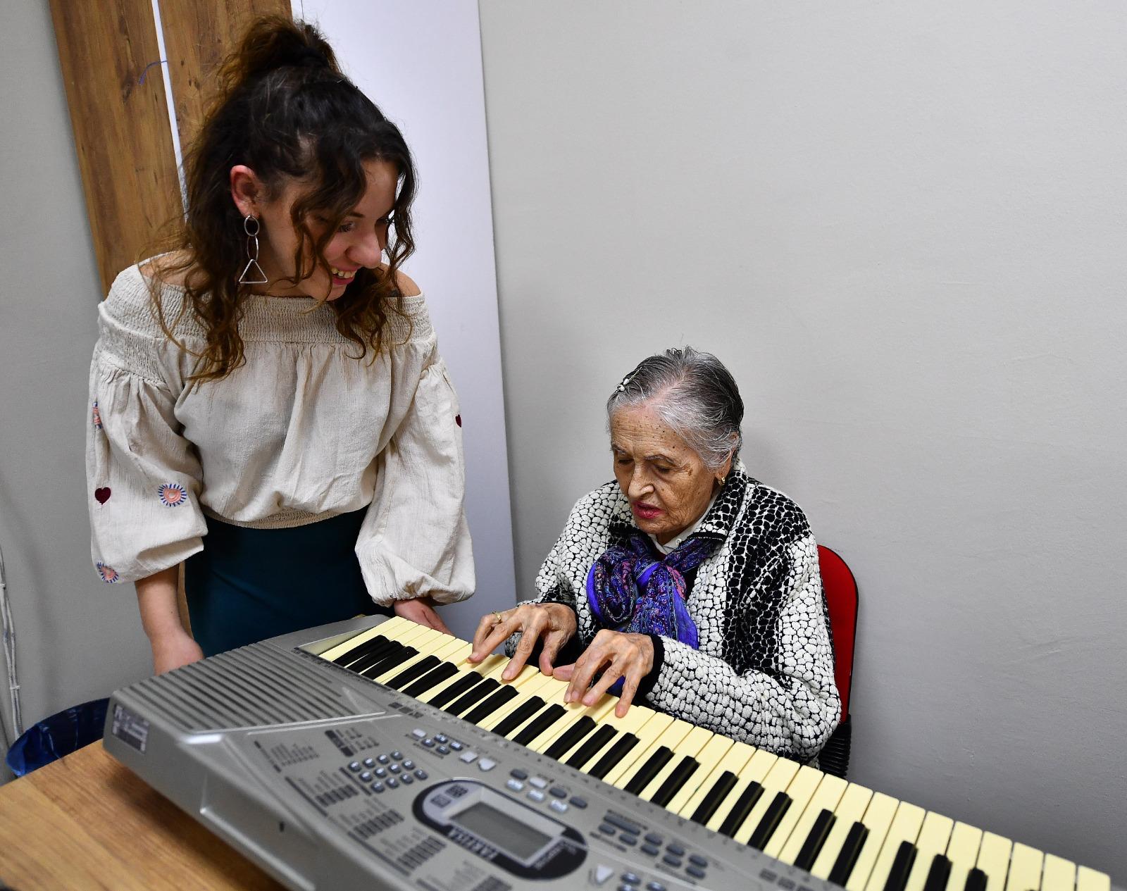 Güzelbahçe Sağlıklı Yaş Alma Merkezi kapılarını açtı