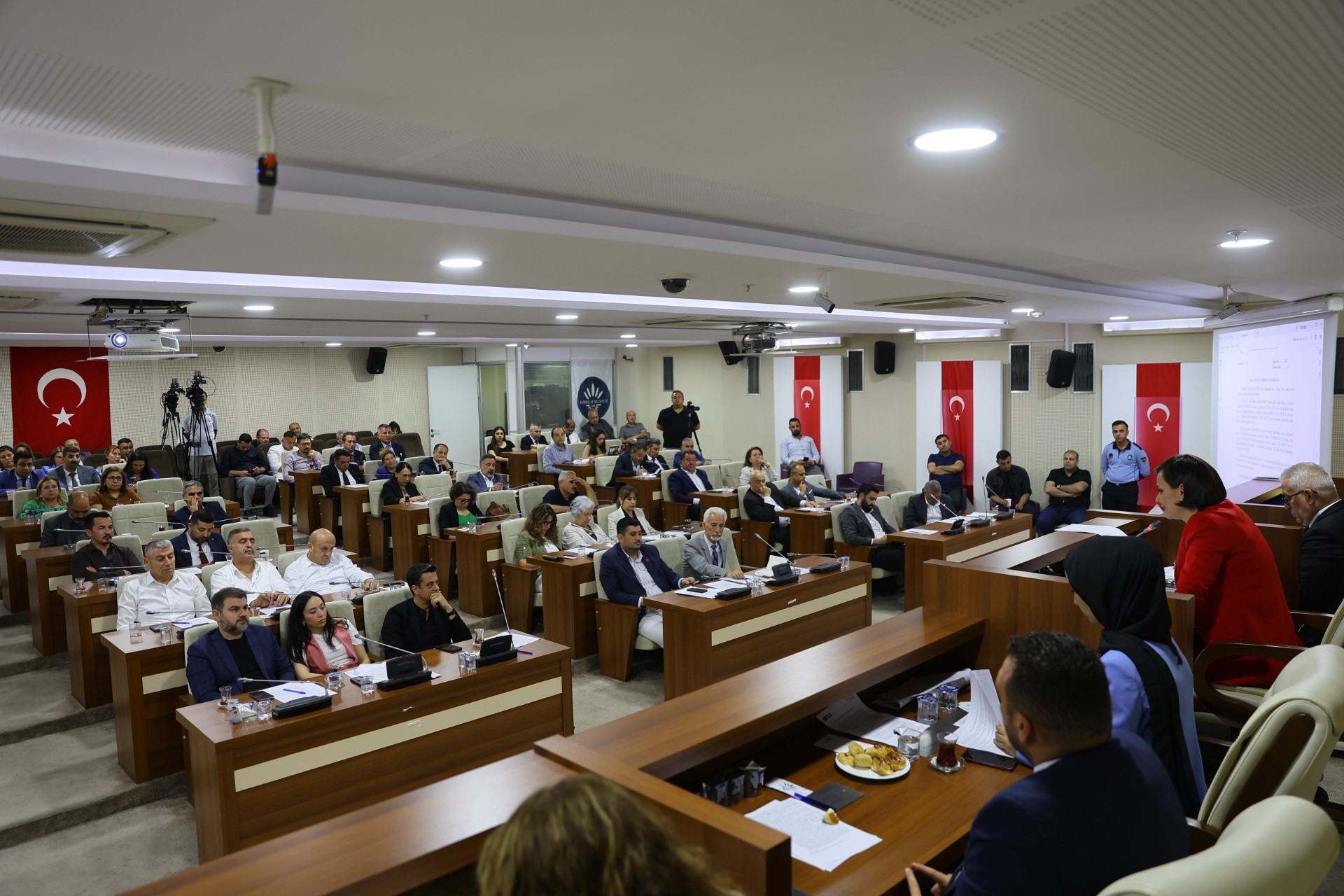 Karabağlar Belediye Başkanı Kınay’dan Meclis Mesajı: “Emekçinin Hakkını Korumaya Devam Edeceğiz”