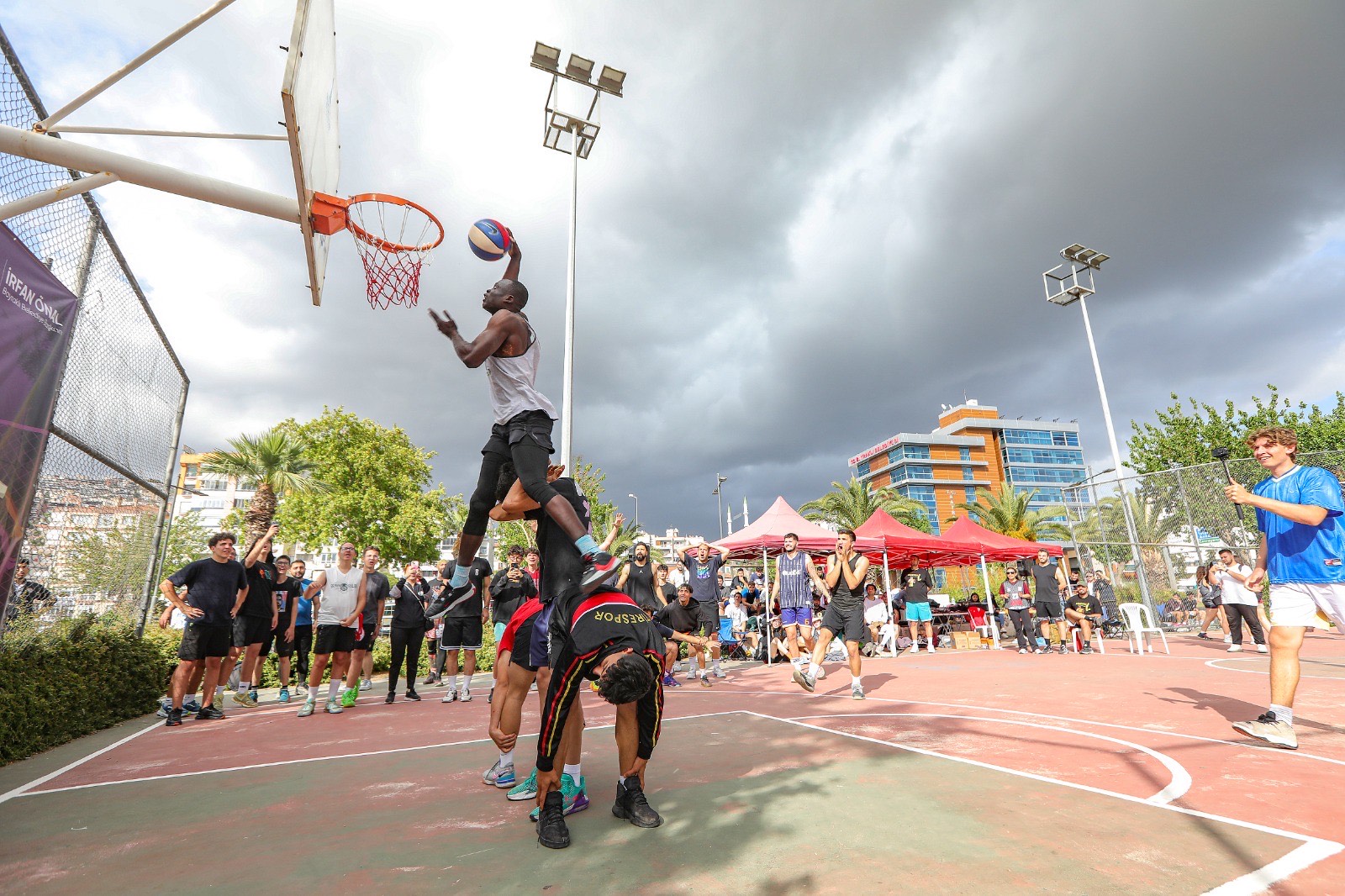 Bayraklı’da gençler Gençlik ve Spor Festivali’nde buluştu