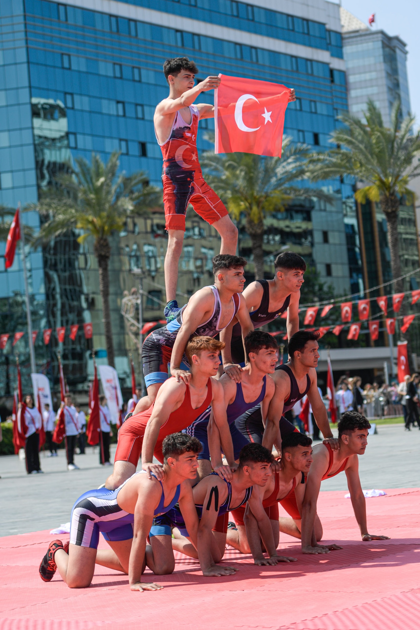 19 Mayıs coşkusu İzmir'i sardı