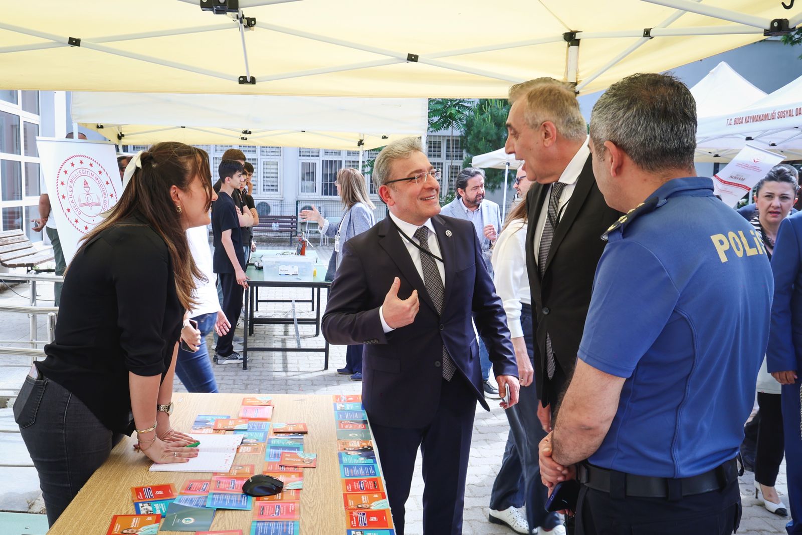 DEÜ'DE GENÇLİK SEMPOZYUMU VE BİLİM SANAT ŞENLİĞİ COŞKUSU