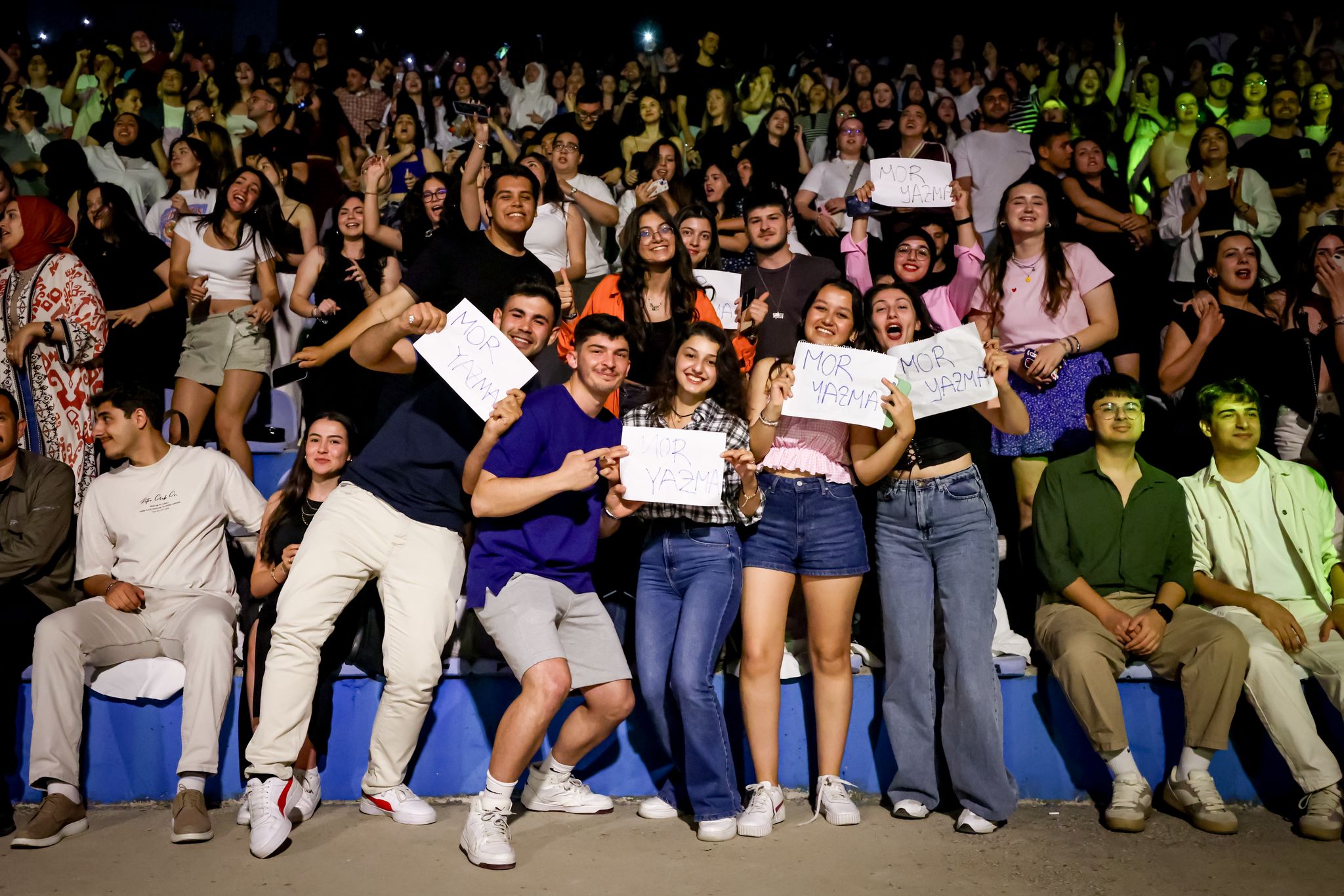 DEÜ'DE FESTİVAL COŞKUSU: UMUT KAYA SAHNE ALDI