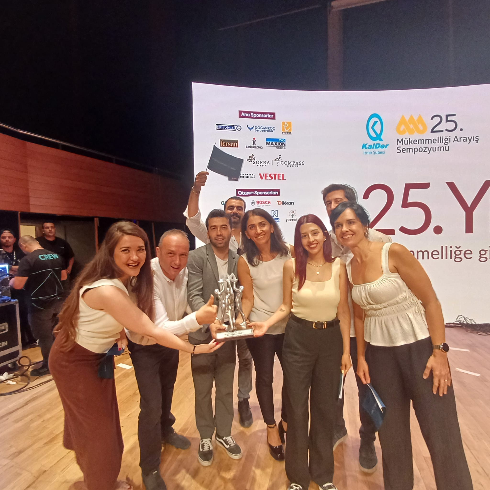 İzmir Büyükşehir Mükemmelliği Arayış Sempozyumu’ndan ödülle ayrıldı
