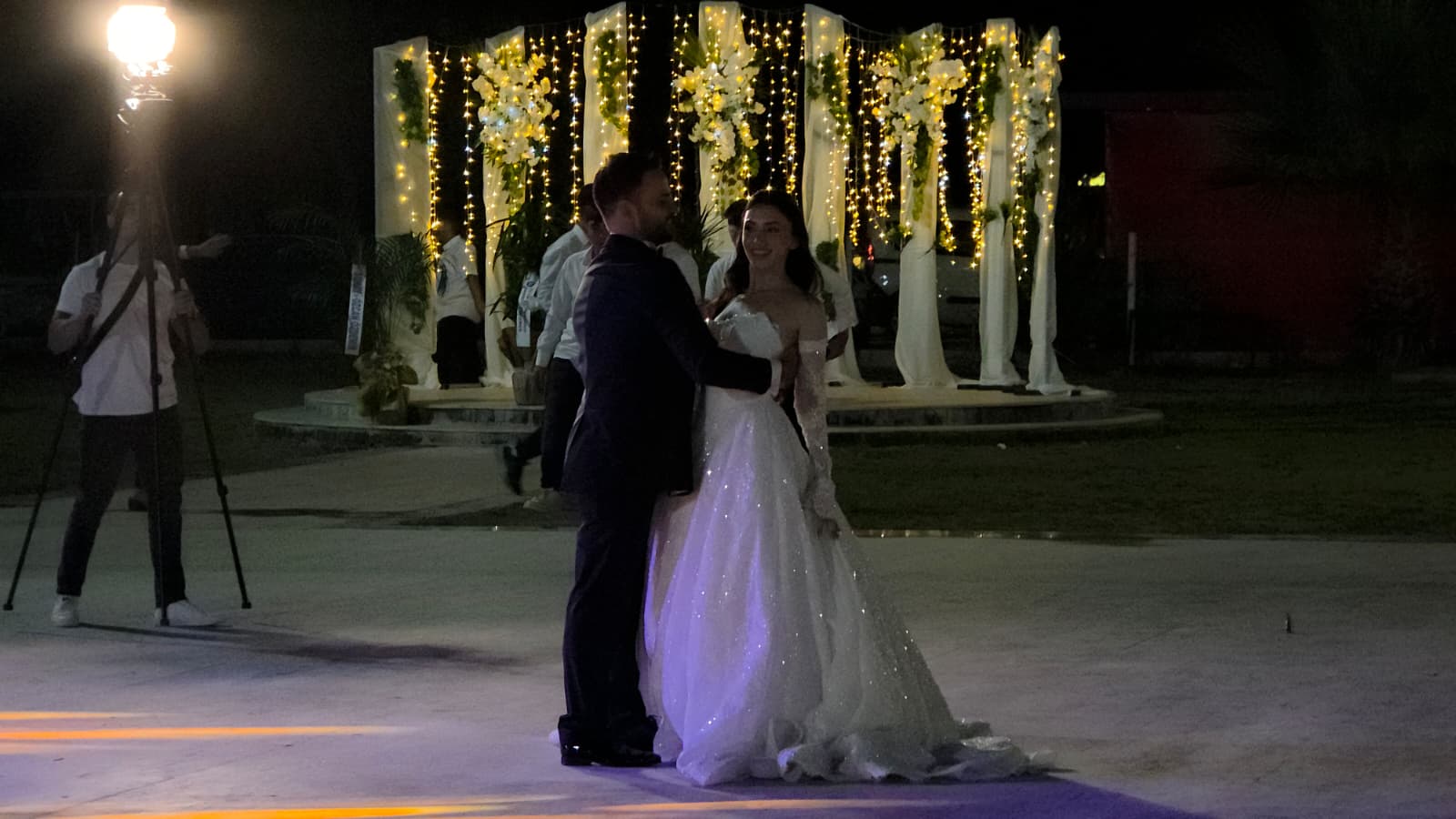 ANLI ŞANLI DÜĞÜN! FEYZA VE ATAKAN DÜNYAEVİNE GİRDİ