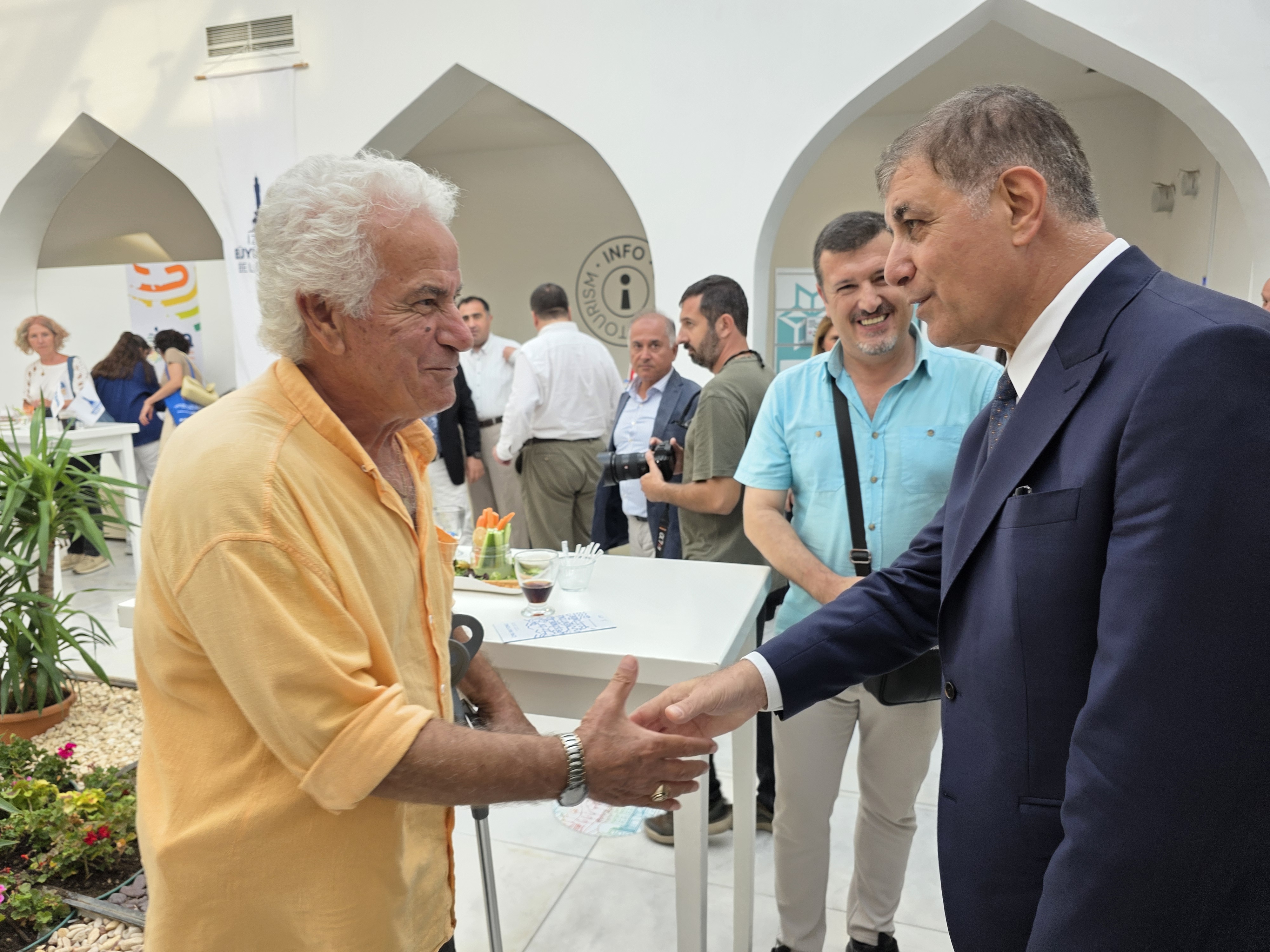 İZPA Bilime, Cemil Tugay Kentlilere Güveniyor: 'Sadece Eleştirmeyin, Katılın!'