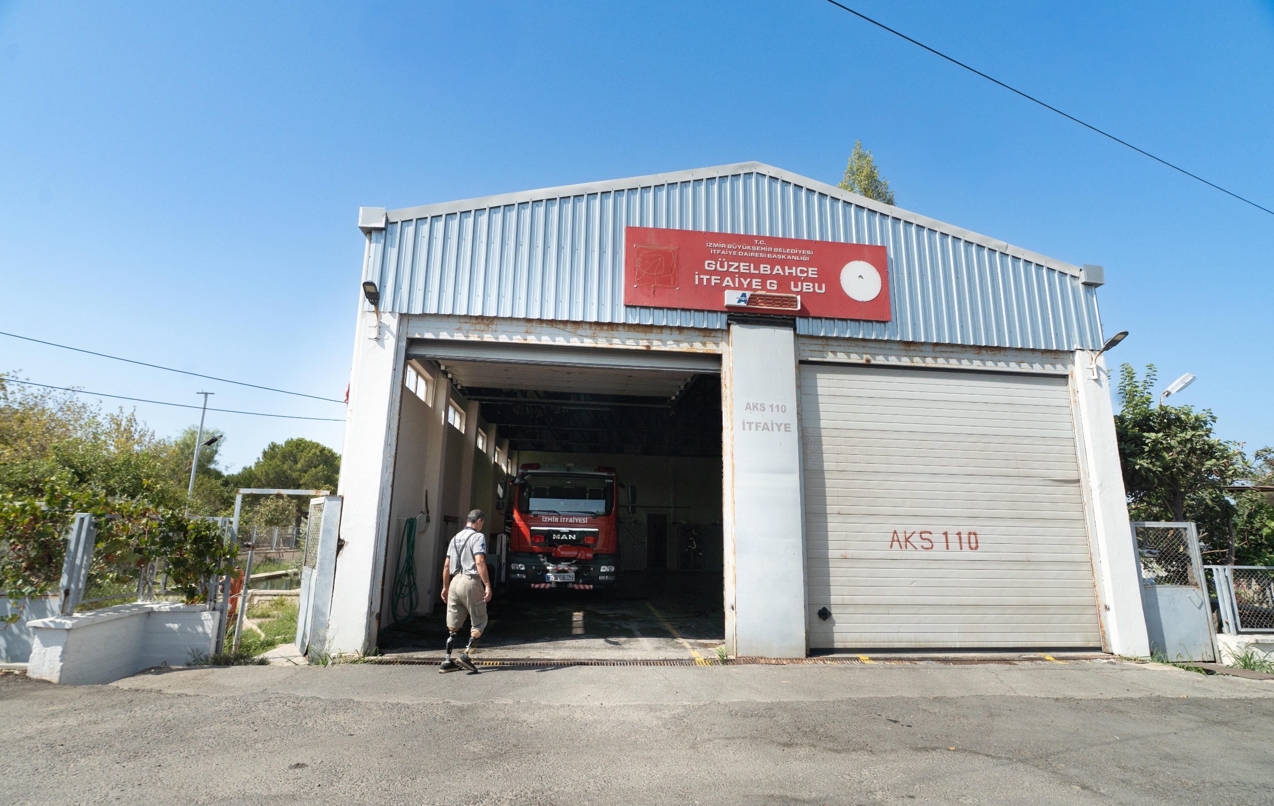 Engelli itfaiyeci çok sevdiği mesleğinden hiç kopmadı