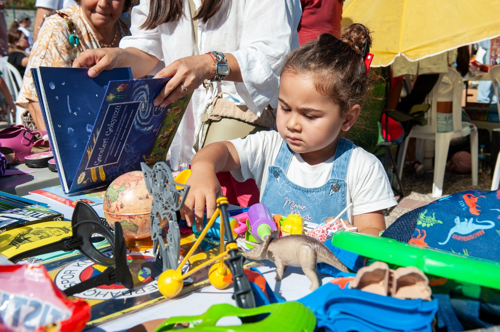 Karşıyaka’da ‘Çocuklar için 2. El Pazarı’na yoğun ilgi
