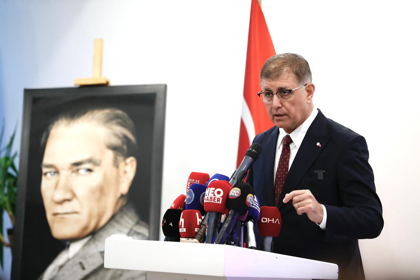 Başkan Tugay'dan önemli açıklamalar  "İzmir'in atık sorununu aylar içinde kökten çözeceğiz"