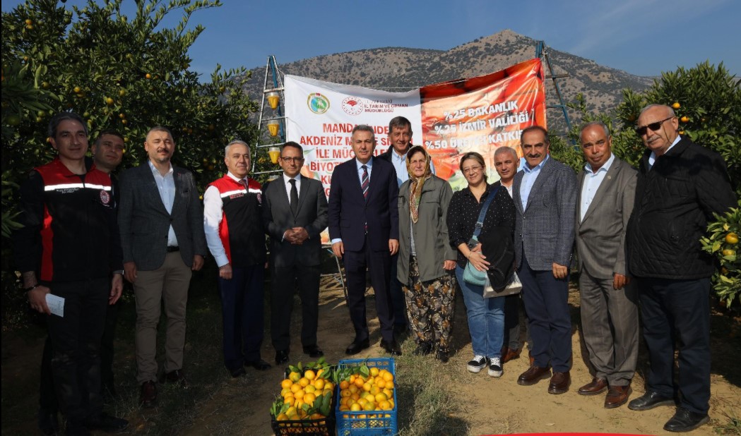 İzmir’de Akdeniz Meyve Sineğiyle Mücadele İçin Biyoteknik Tuzak Dağıtımı Yapıldı