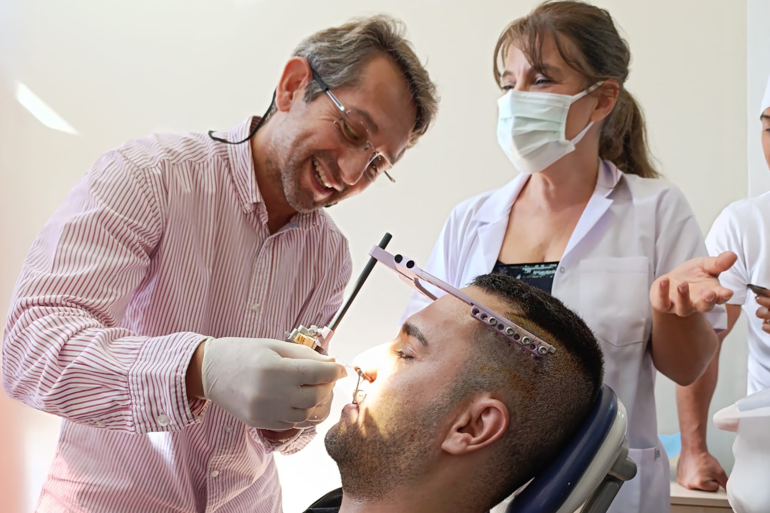 DEÜ'DEN YARIK DUDAK VE DAMAK HASTALARINA İLERİ TEKNOLOJİYLE ÜCRETSİZ TEDAVİ