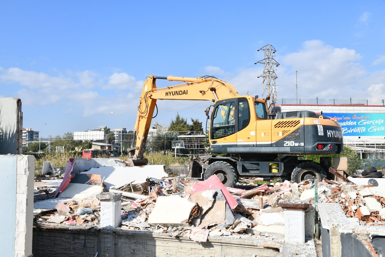 Çiğli'de Yeşil Dönüşüm Ve Cumhuriyet Coşkusu Bir Arada