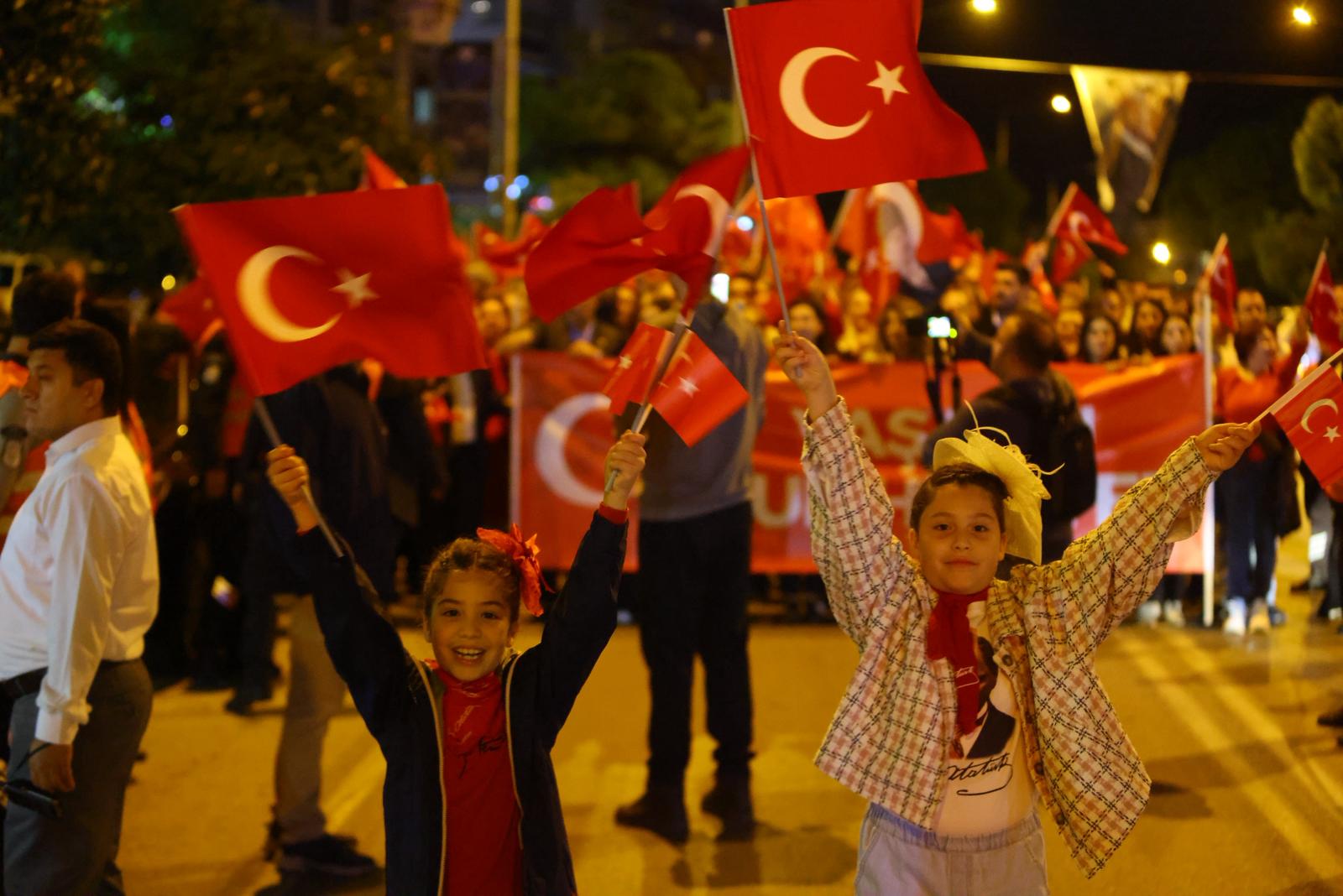 Karabağlar ’da Coşkulu Cumhuriyet Korteji