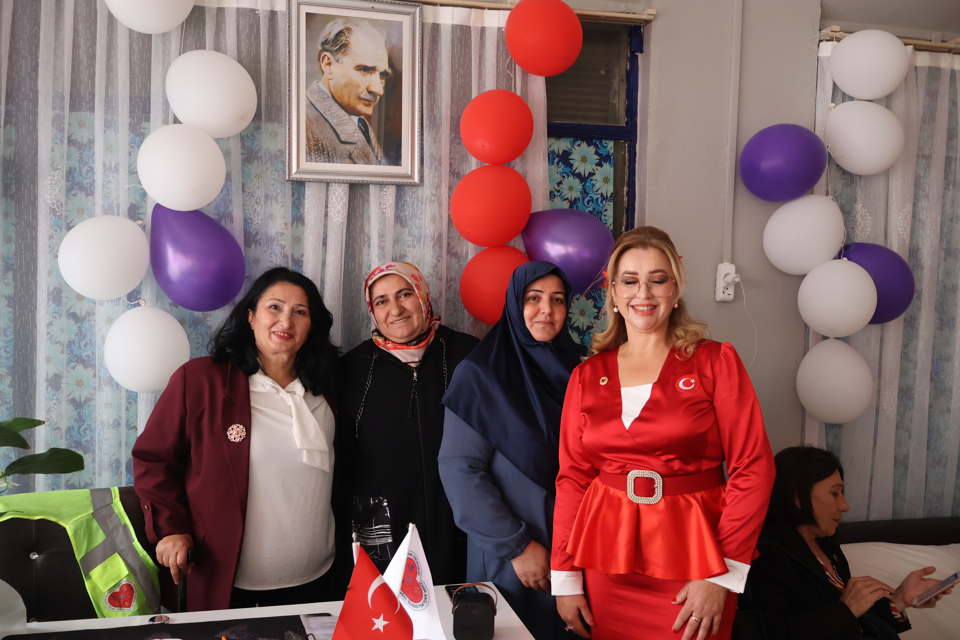 İZMİR'DE ENGELLİLER İÇİN UMUT KAPISI AÇILDI: "GERÇEK ENGEL, ZİHİNLERDEKİ AYRIMCILIKTIR"