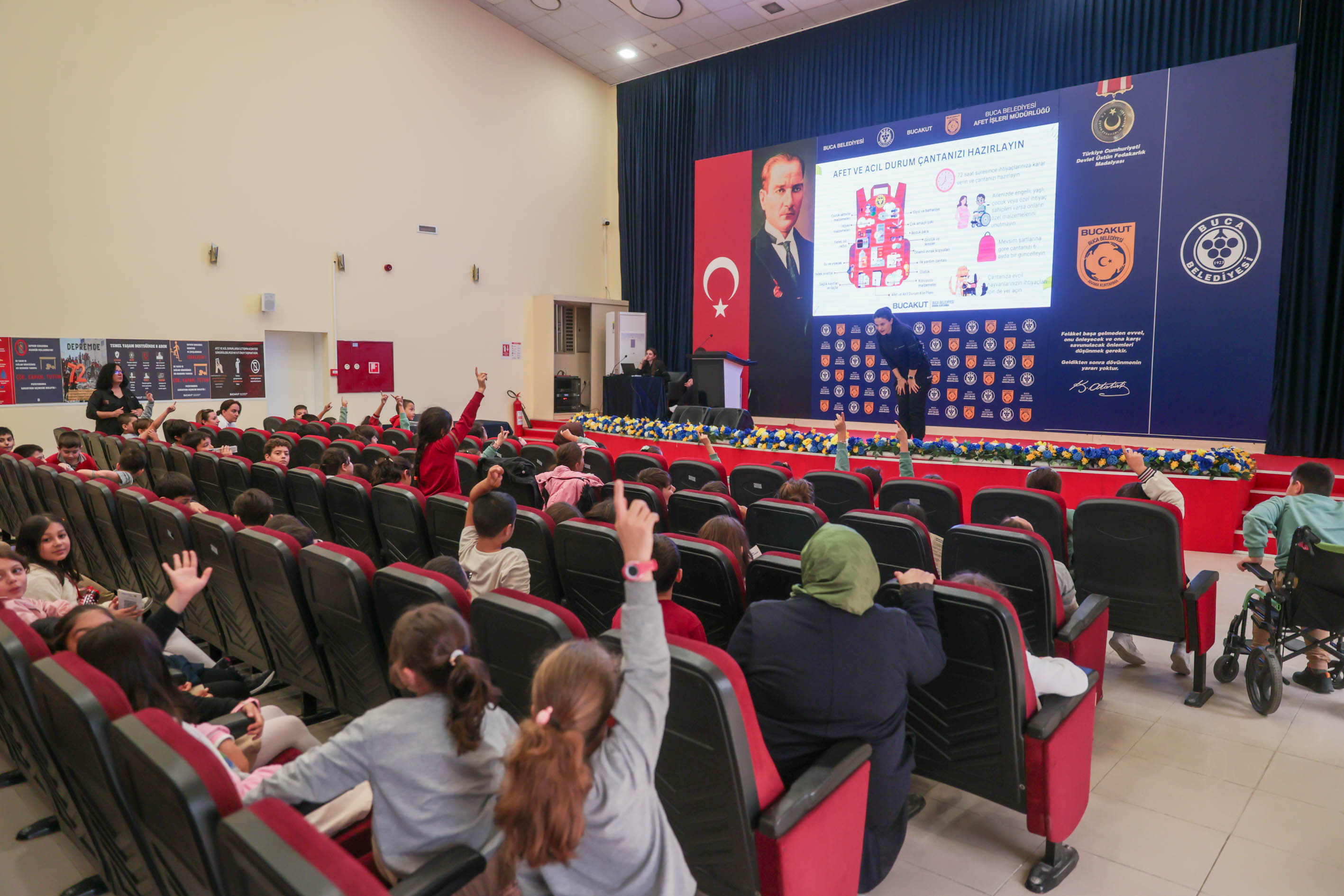 BUCA AFETLERE KARŞI BİLİNÇLENİYOR