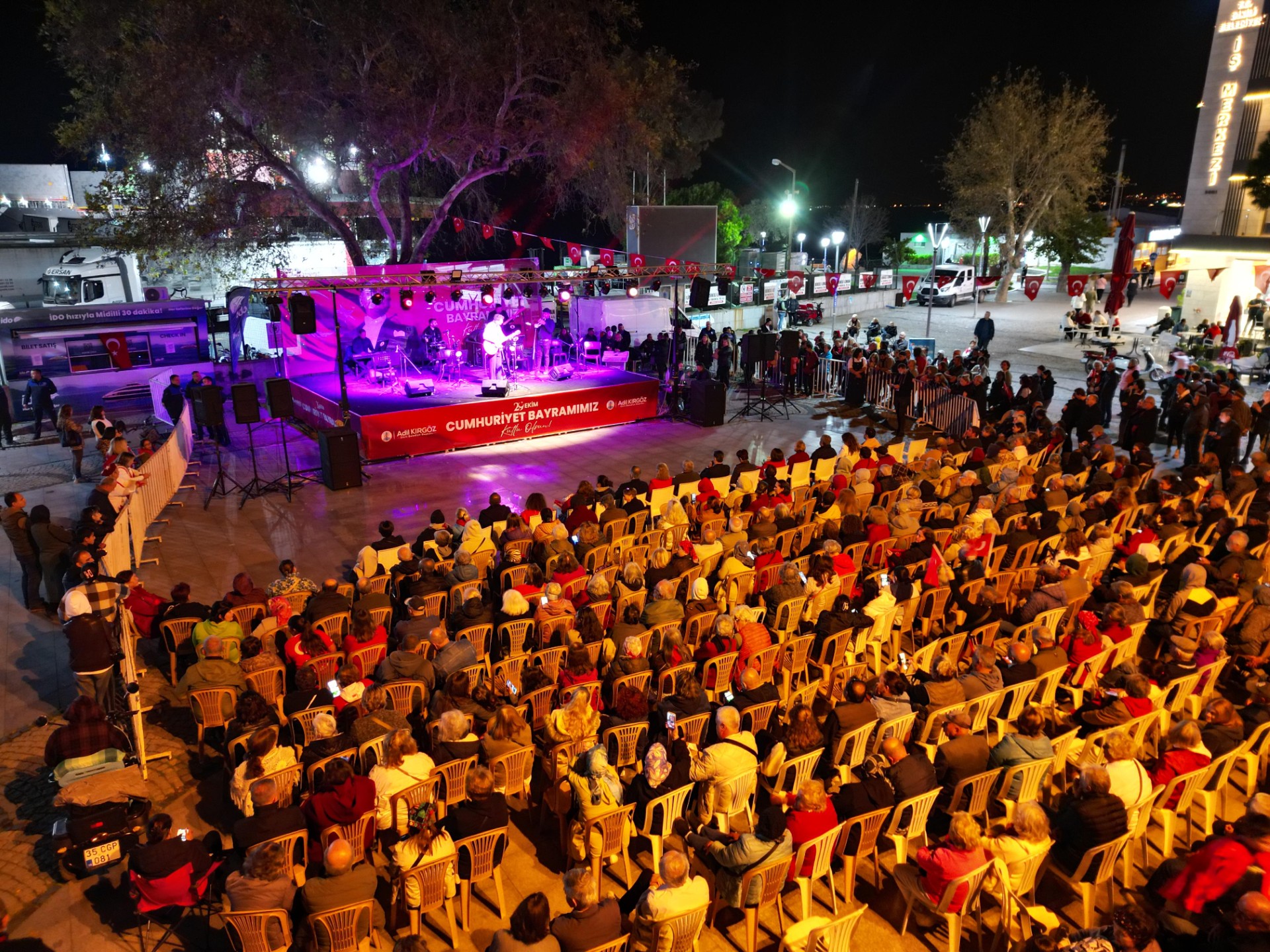 Dikili'de Cumhuriyet Bayramı Coşkusu