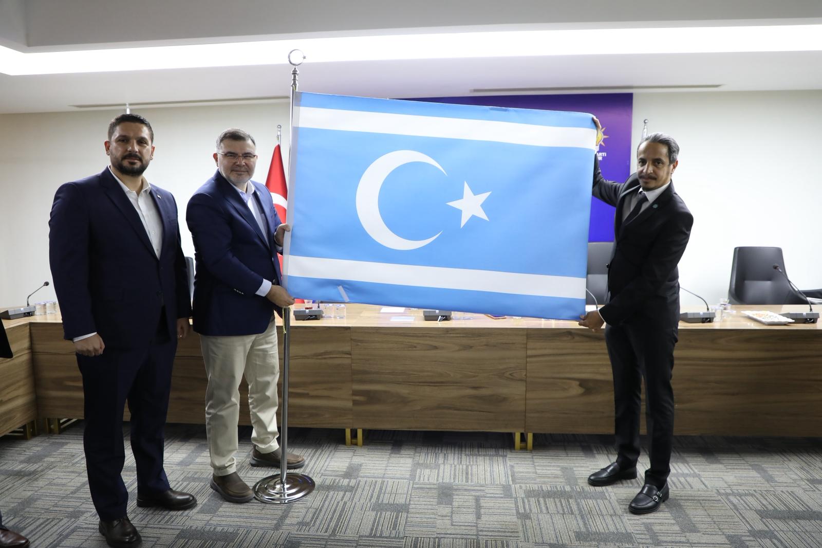 Başkan Saygılı, AK Parti'nin iktidara gelişinin yıldönümünde rozetleri taktı!