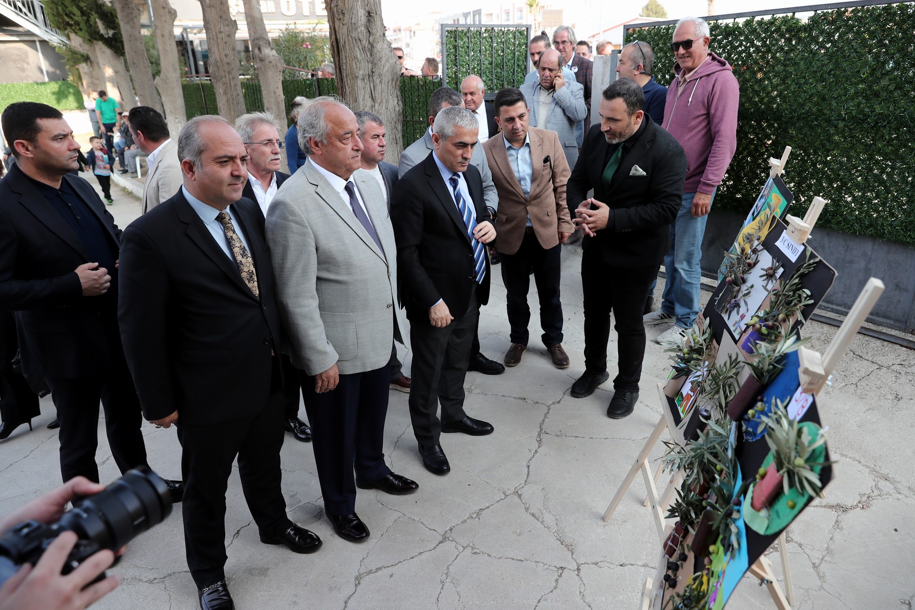 Minik Eller Zeytinle Buluştu