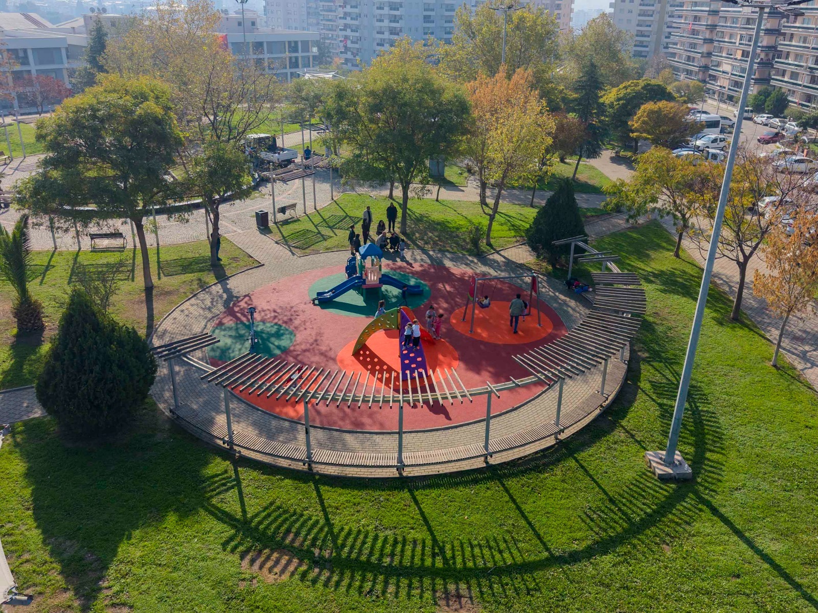 Buca'da parklar yenileniyor, sosyal yaşam canlanıyor